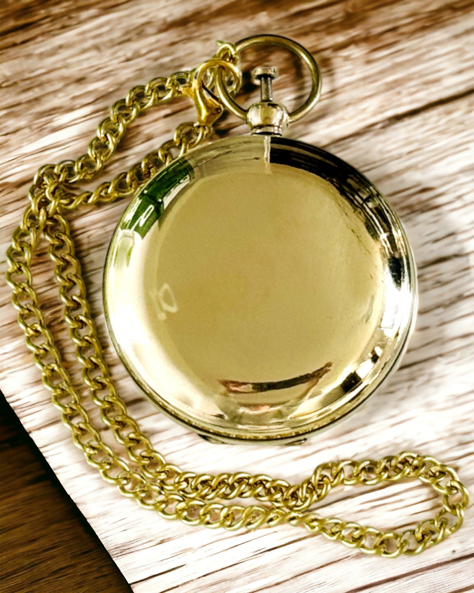 Brújula de color dorado Aventura – Elegante Navegador de Descubrimientos