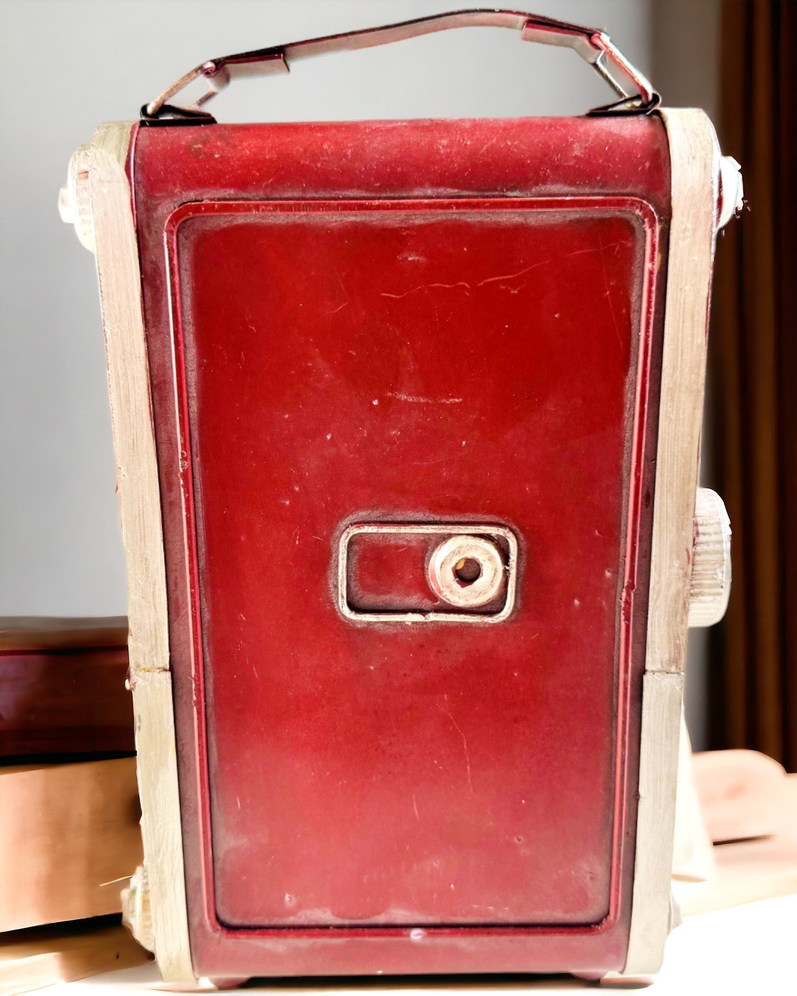 Vintage Vision: Cámara Retro Decorativa con Opción de Grabado