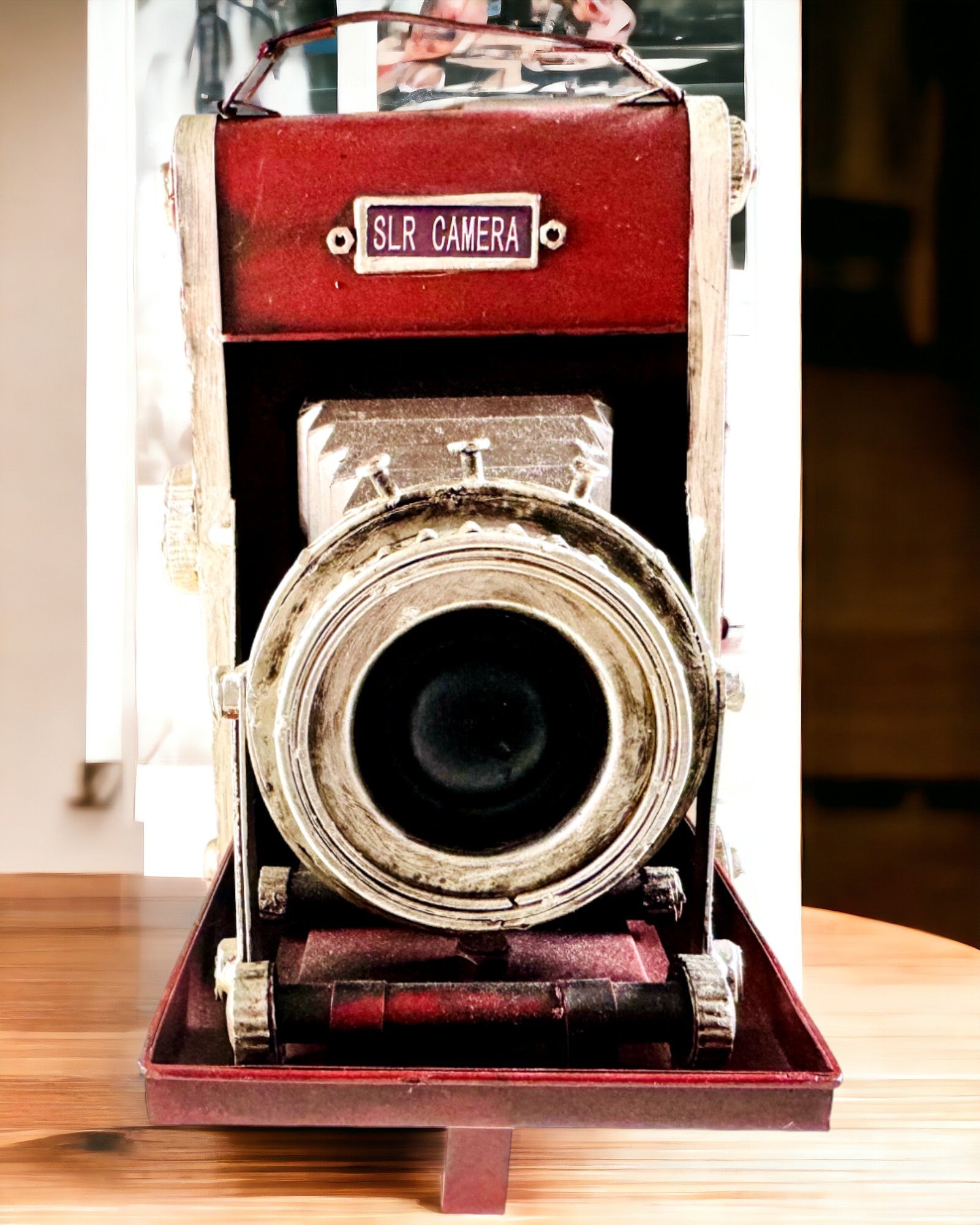 Vintage Vision: Cámara Retro Decorativa con Opción de Grabado