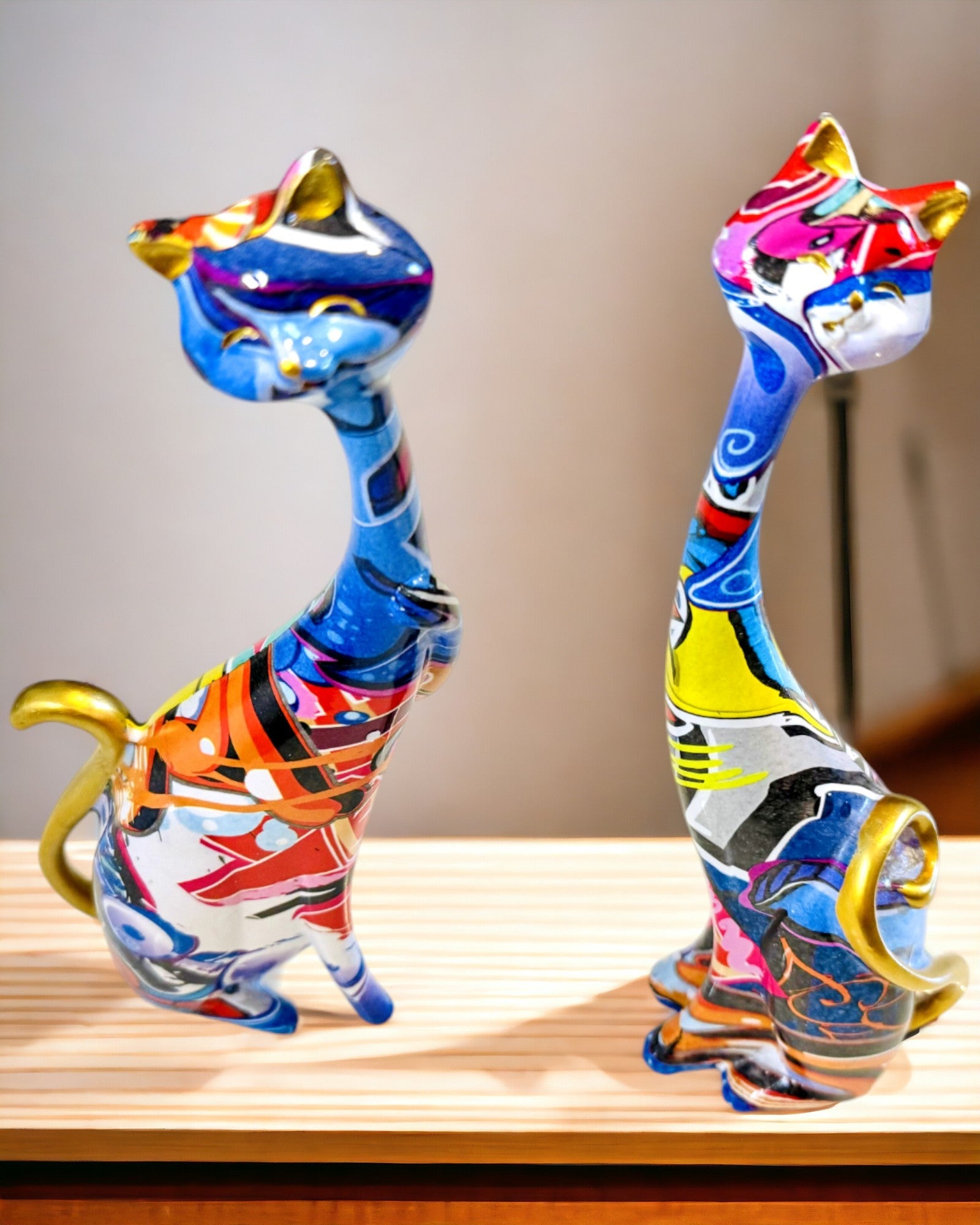 Figuras de Gatos Abstractos "ArtCats", Pintadas a Mano, Resina – 25 cm, 2 uds.