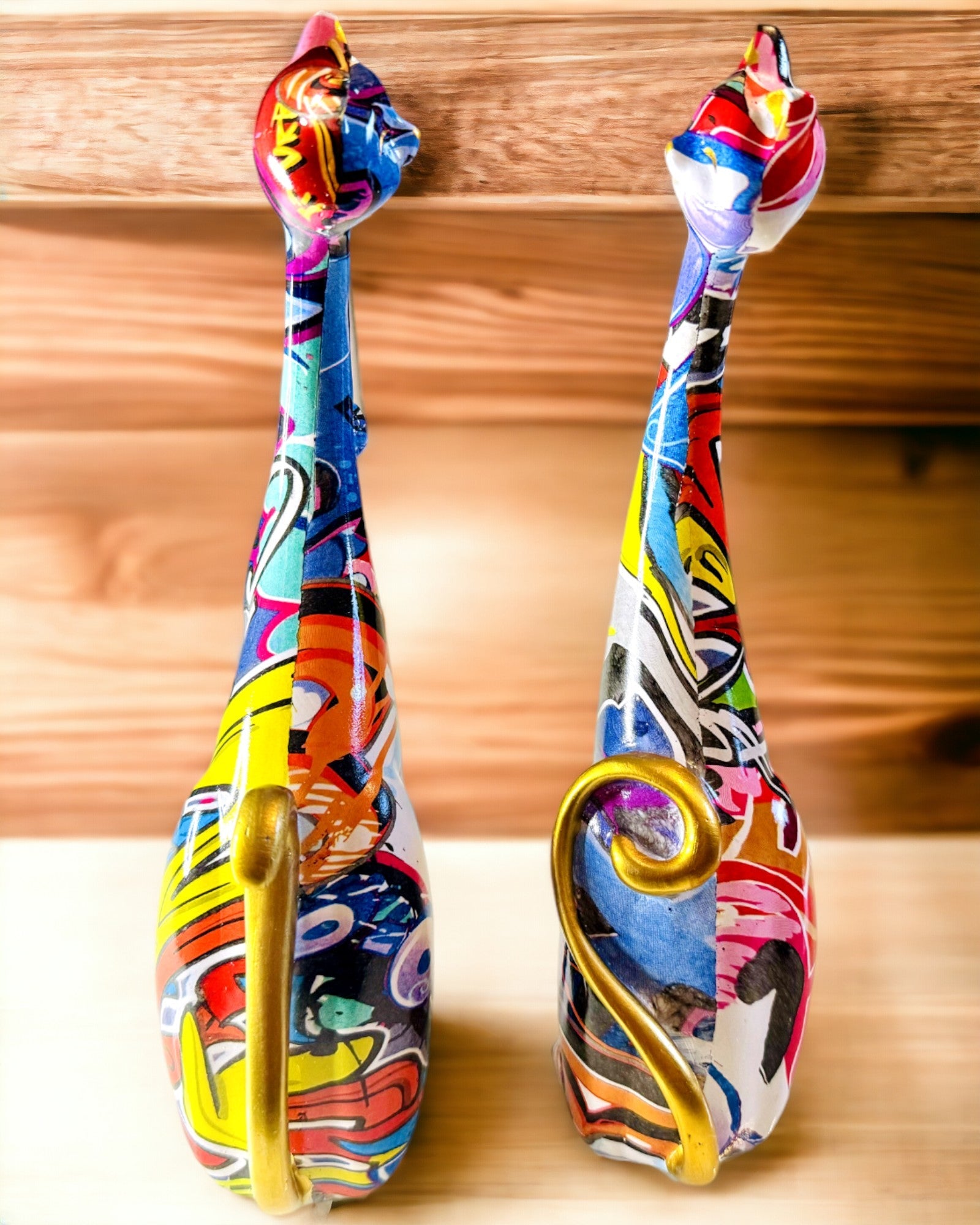 Figuras de Gatos Abstractos "ArtCats", Pintadas a Mano, Resina – 25 cm, 2 uds.