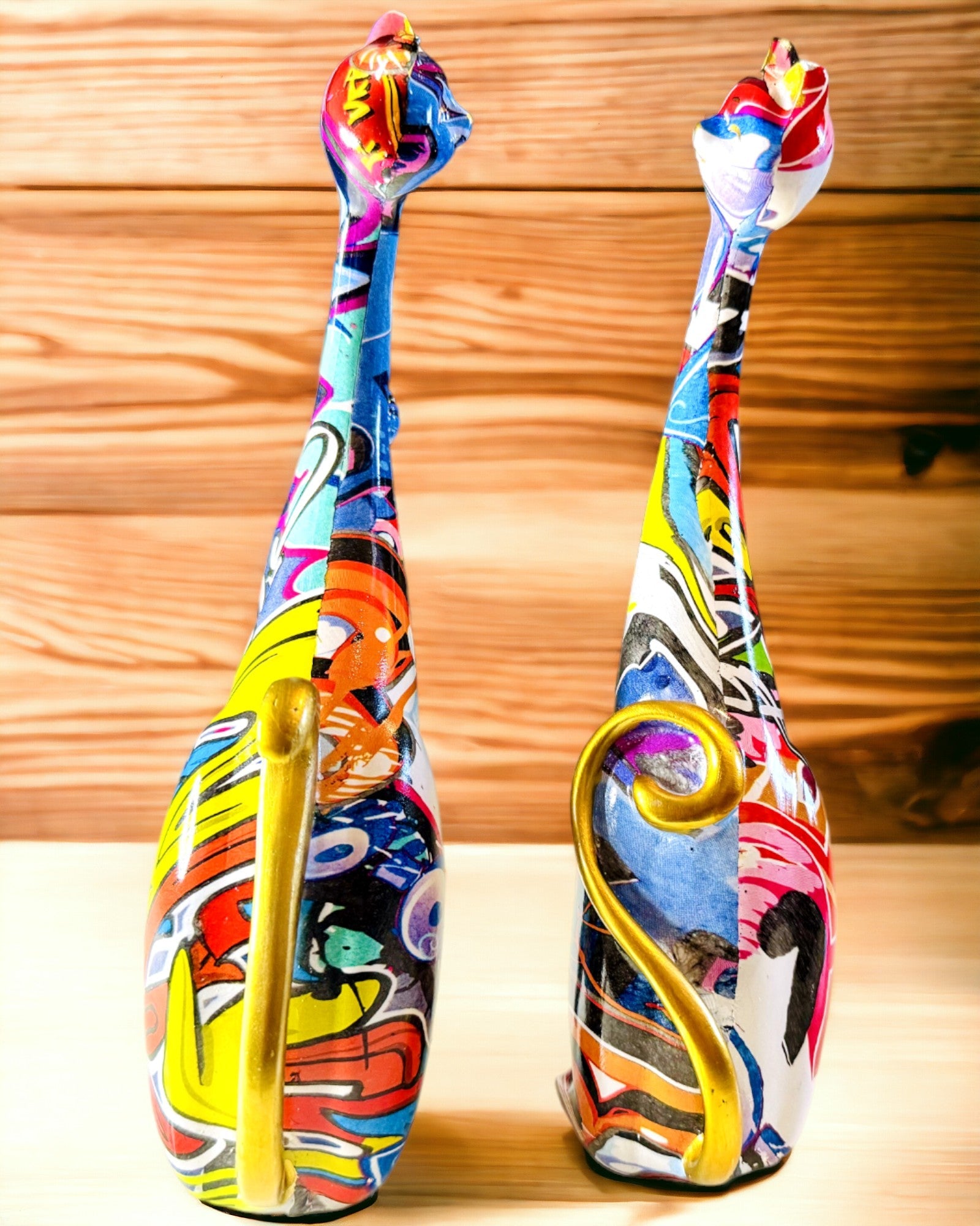 Figuras de Gatos Abstractos "ArtCats", Pintadas a Mano, Resina – 25 cm, 2 uds.