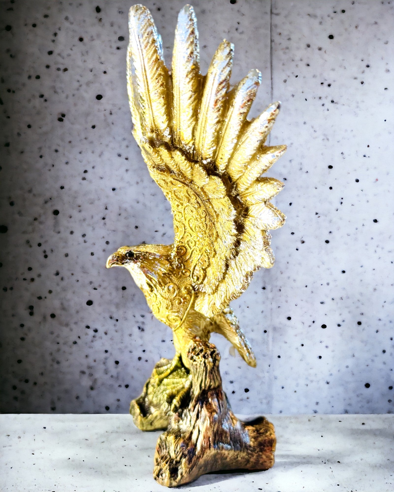 Estatuilla "Águila Dorada" con Opción de Personalización - Decoración de Resina