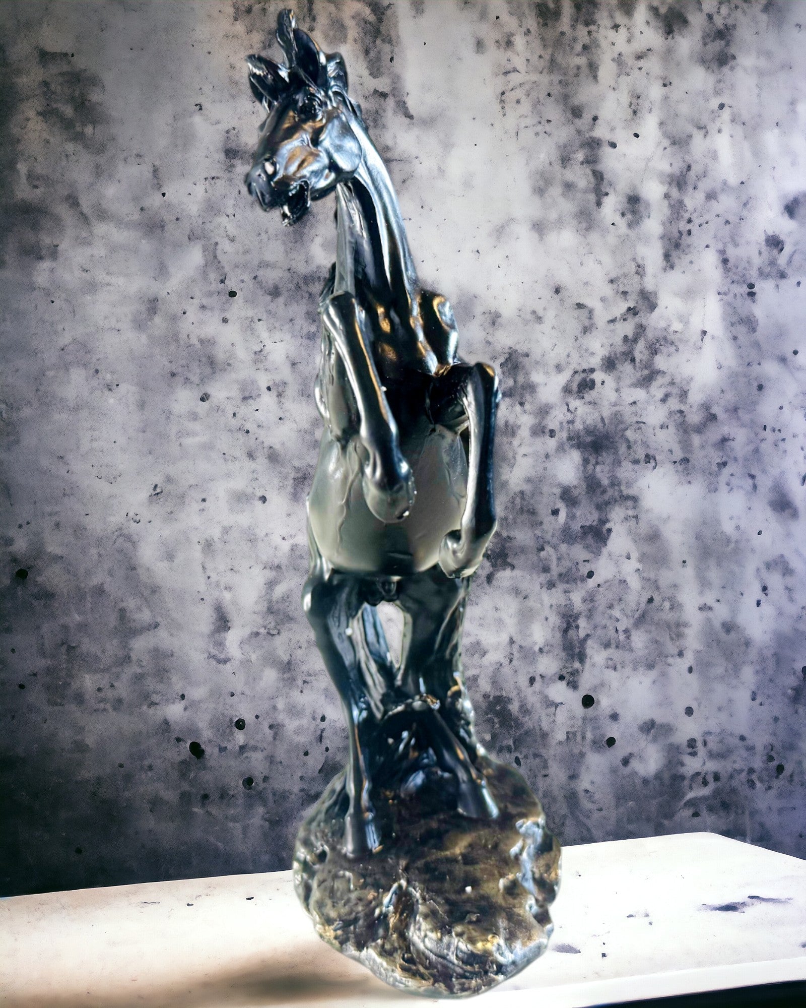 Czarna Perła - Escultura de Caballo Elegancia en Movimiento - Posibilidad de Grabado