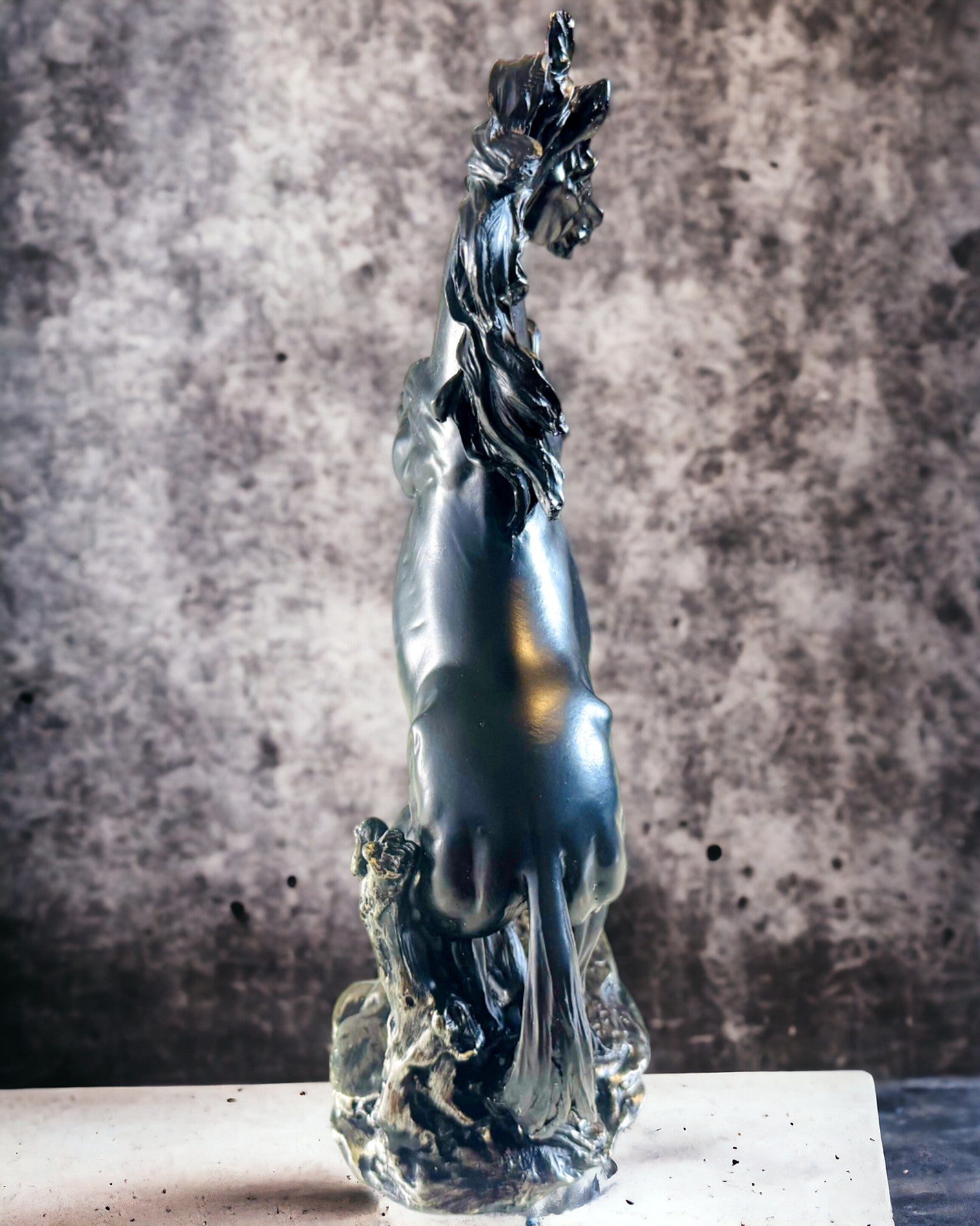 Czarna Perła - Escultura de Caballo Elegancia en Movimiento - Posibilidad de Grabado