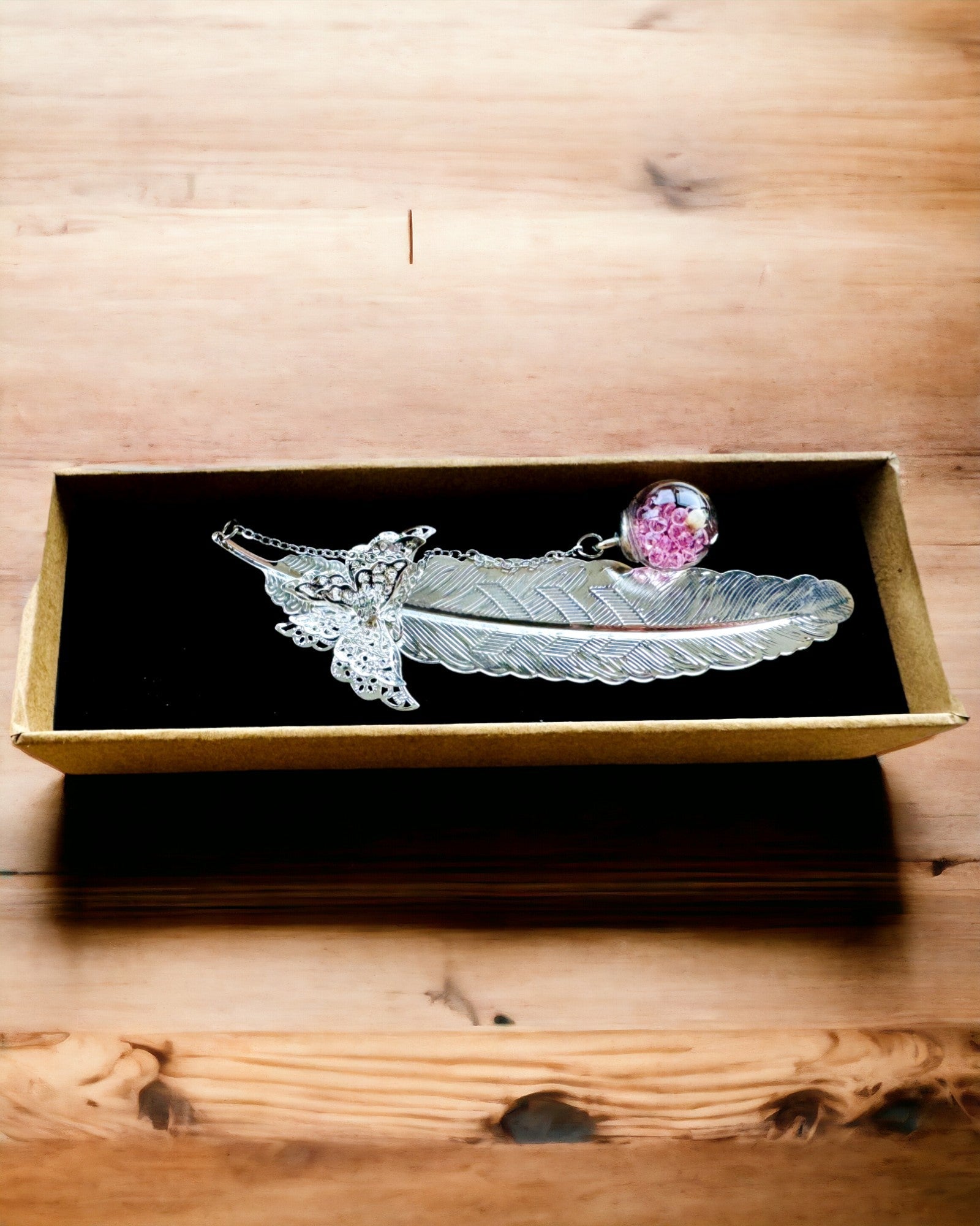 Marcador de libro creativo de estilo retro con motivo de pluma y mariposa – Elegante regalo para mamá, maestro, promocional, color plateado/rosa