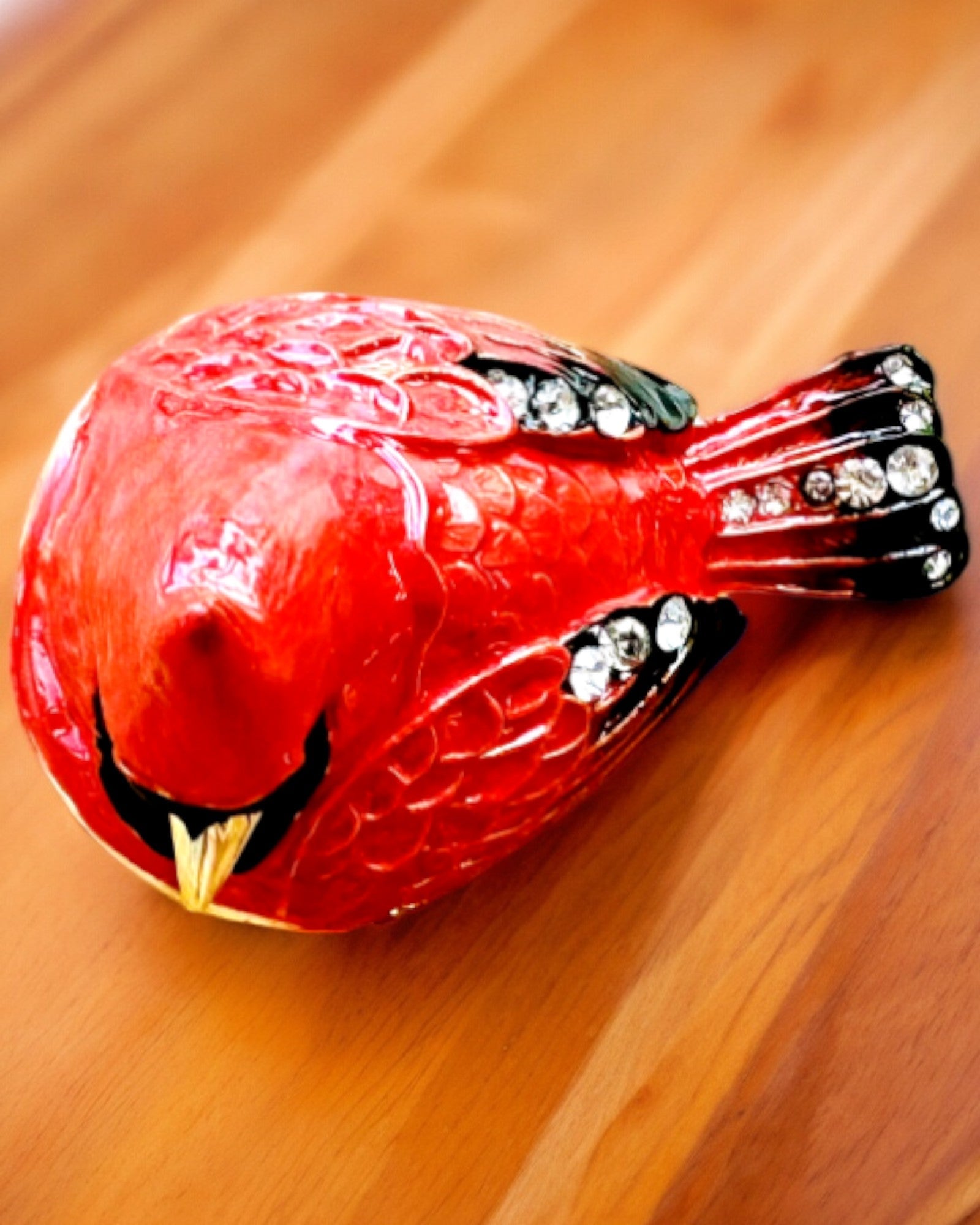 Elegante caja en forma de cardenal con opción de grabado