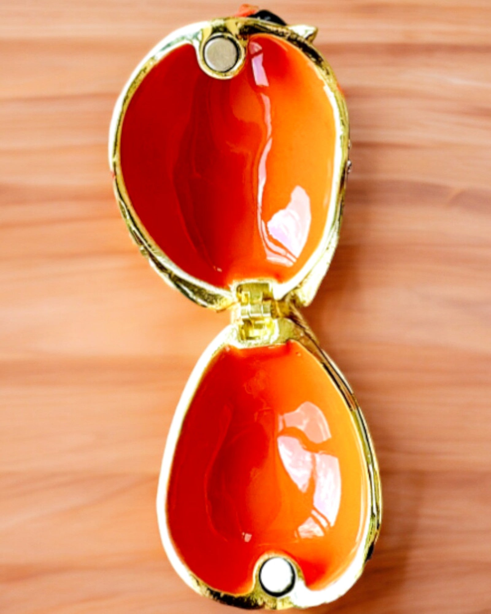 Elegante caja en forma de cardenal con opción de grabado