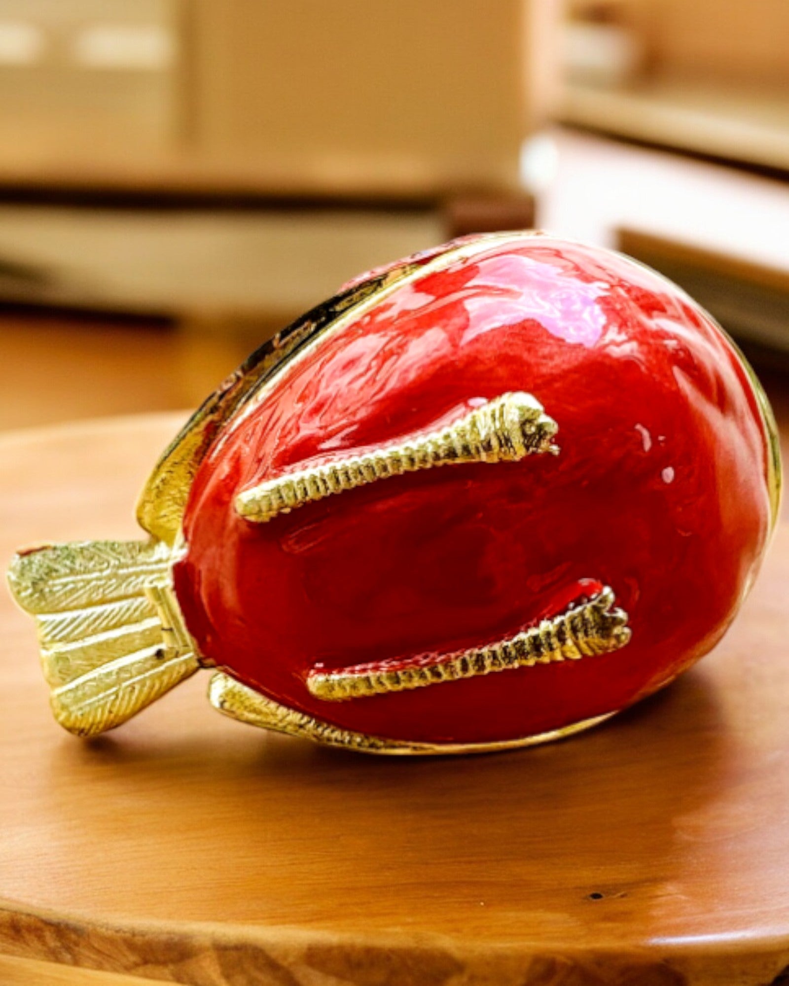 Elegante caja en forma de cardenal con opción de grabado