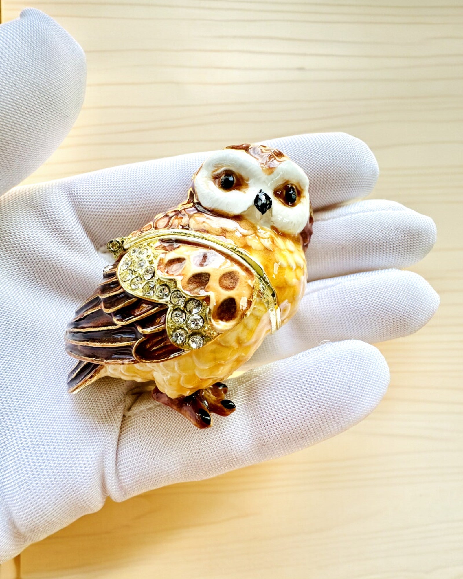 "Urocza Sówka z Kryształkami - Skrytka na Biżuterię z możliwością personalizacji grawerem, prezent" en español es: "Encantadora Lechuza con Cristales - Caja de Joyería con opción de personalización con grabado, regalo".