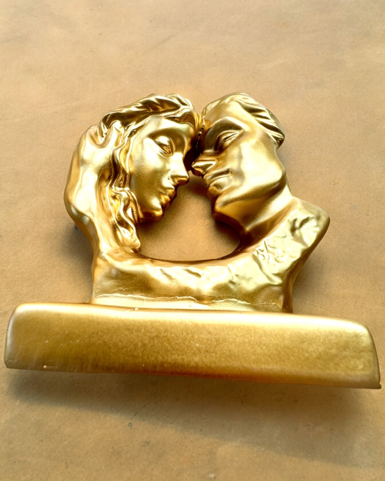 Figura "Złote Złączenie" - 13.5 cm de altura, Decorativa con Opción de Grabado