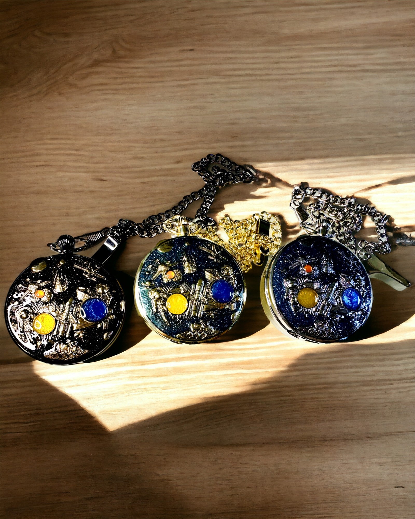 Reloj de bolsillo "Astrum Temporis" - Marco negro. Posibilidad de personalización con grabado