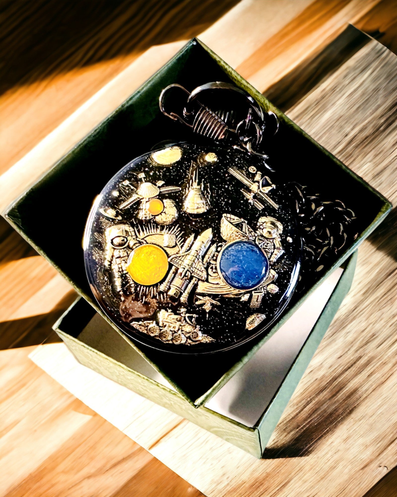 Reloj de bolsillo "Astrum Temporis" - Marco negro. Posibilidad de personalización con grabado