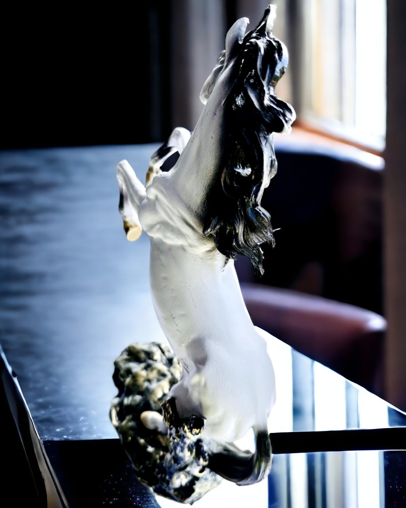 "Elegancki Skoczek" - Figura de Caballo Blanca con Posibilidad de Grabado