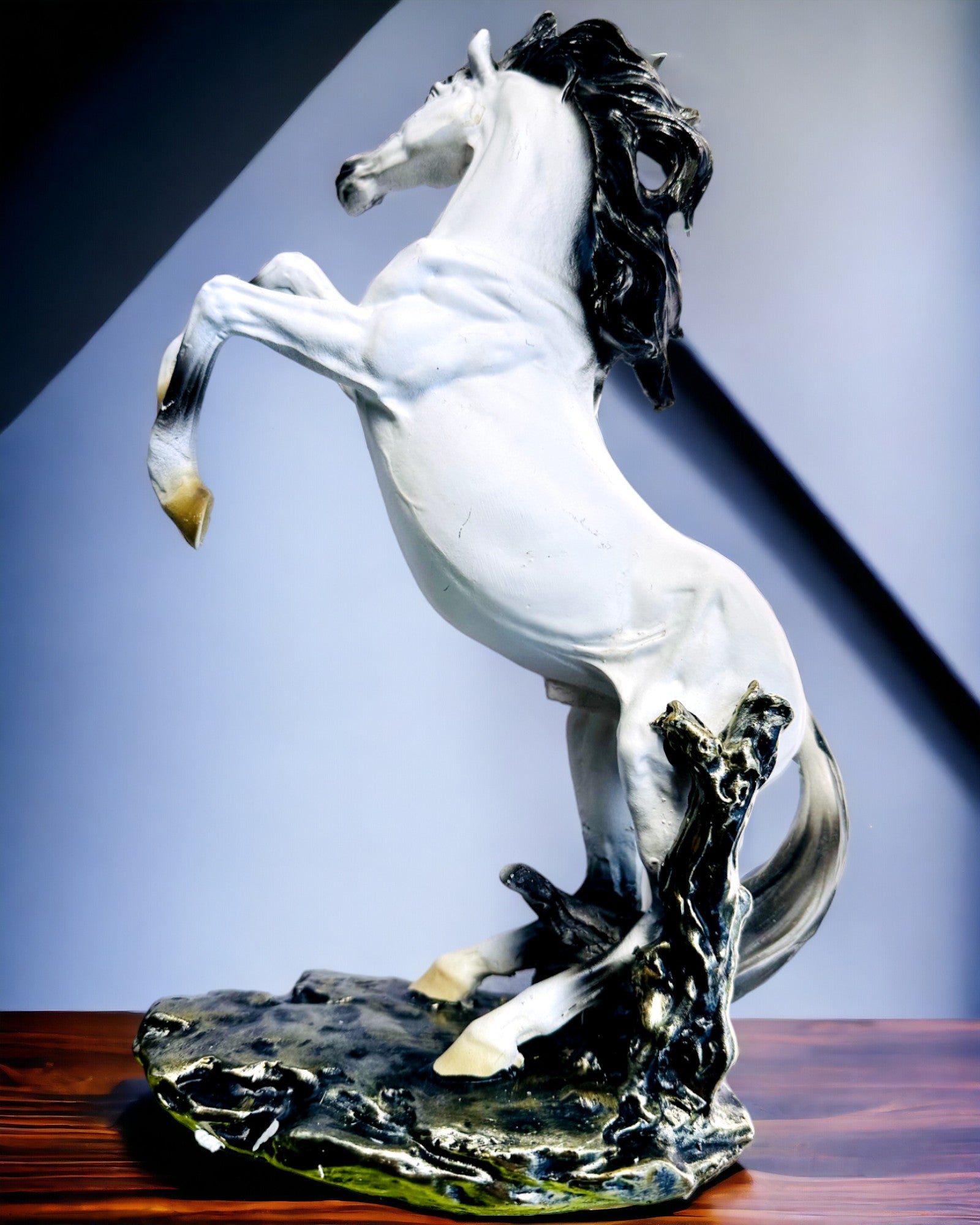 "Elegancki Skoczek" - Figura de Caballo Blanca con Posibilidad de Grabado