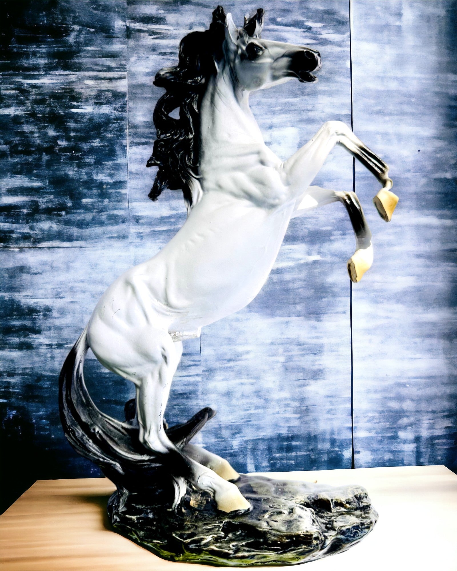 "Elegancki Skoczek" - Figura de Caballo Blanca con Posibilidad de Grabado