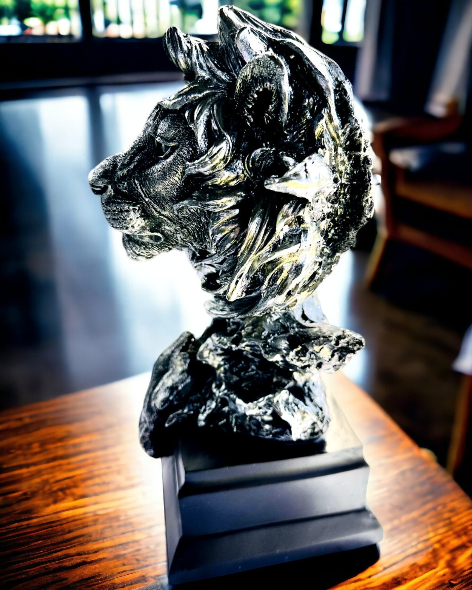 Rey de la Selva León - Majestuosa Estatuilla de León - color plateado, posibilidad de personalización para regalo