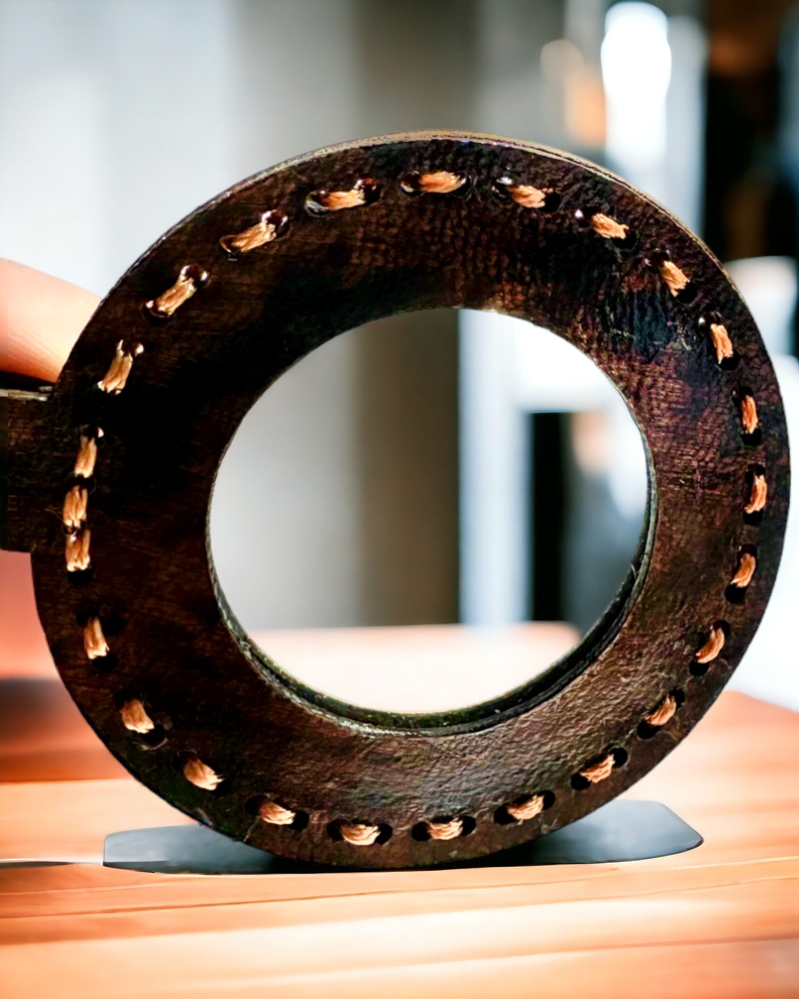 Lupa India Artefakt, de cuero, hecha a mano - posibilidad de personalización con grabado