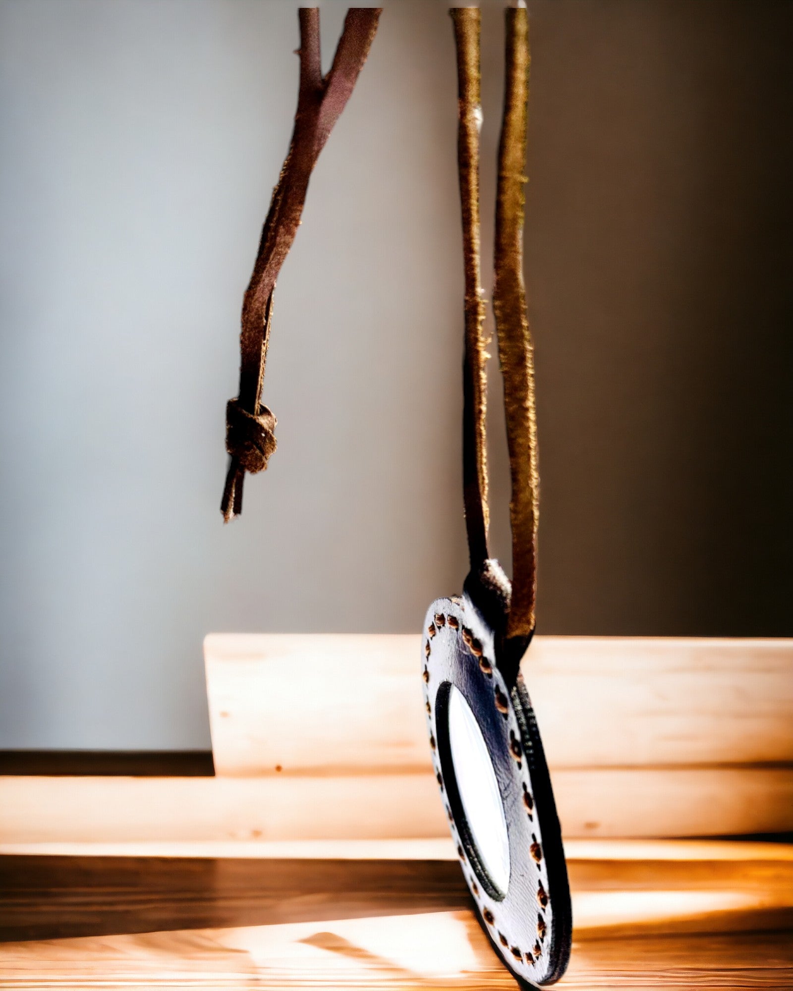 Lupa India Artefakt, de cuero, hecha a mano - posibilidad de personalización con grabado