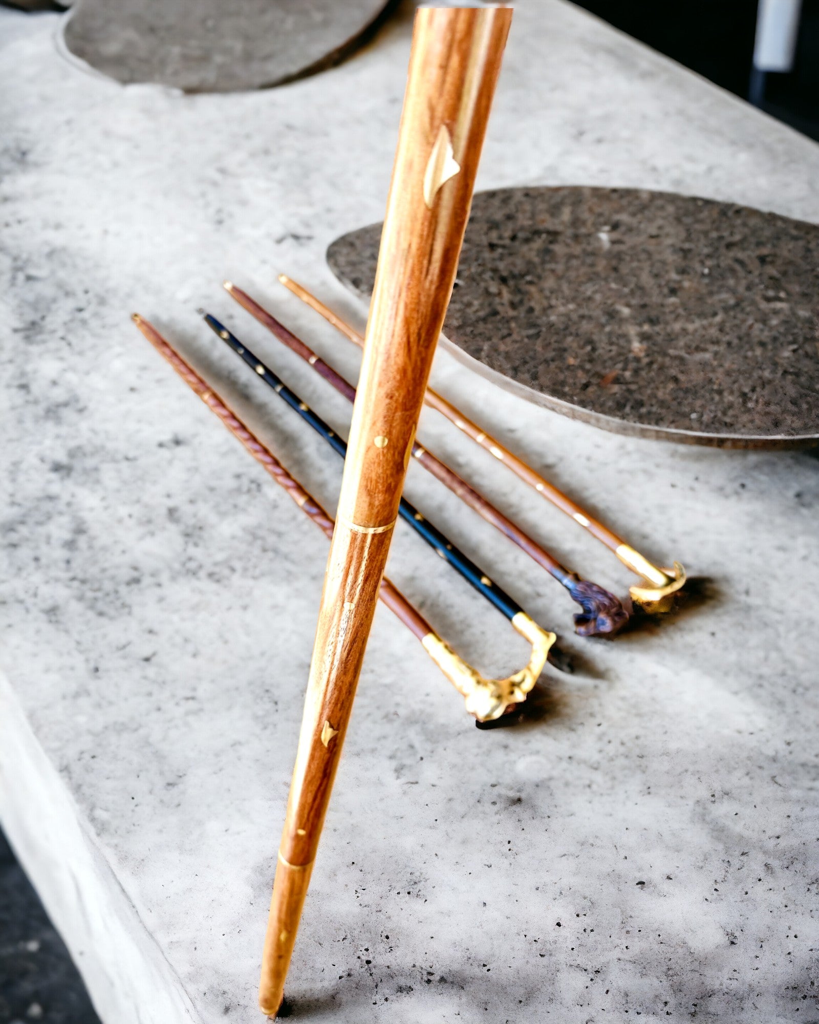 Laska Spacerowa Wolf - Madera de Mango India con Posibilidad de Grabado, bronce adornos dorados