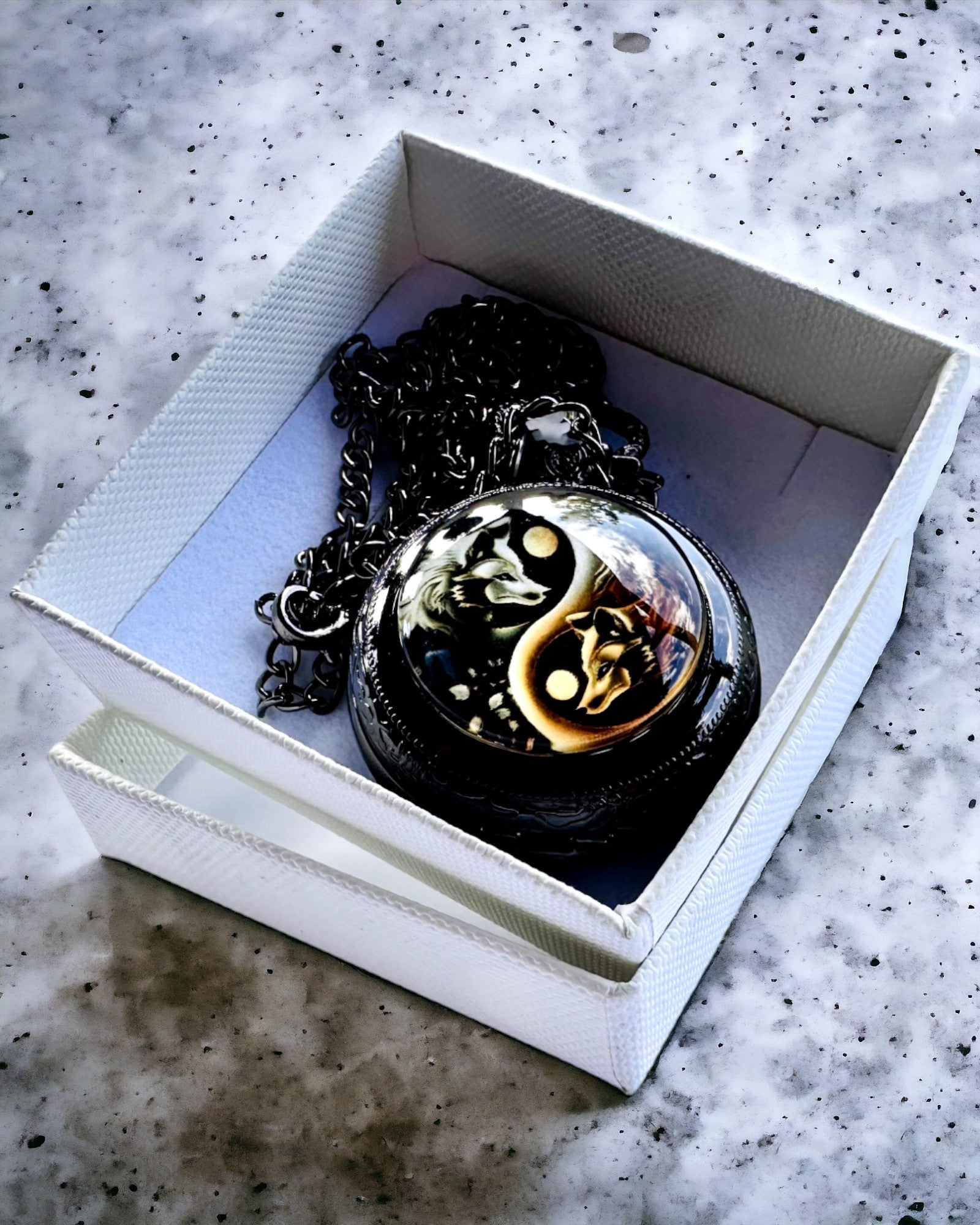 Reloj de Bolsillo "Mystic Wolves" con opción de personalización con grabado