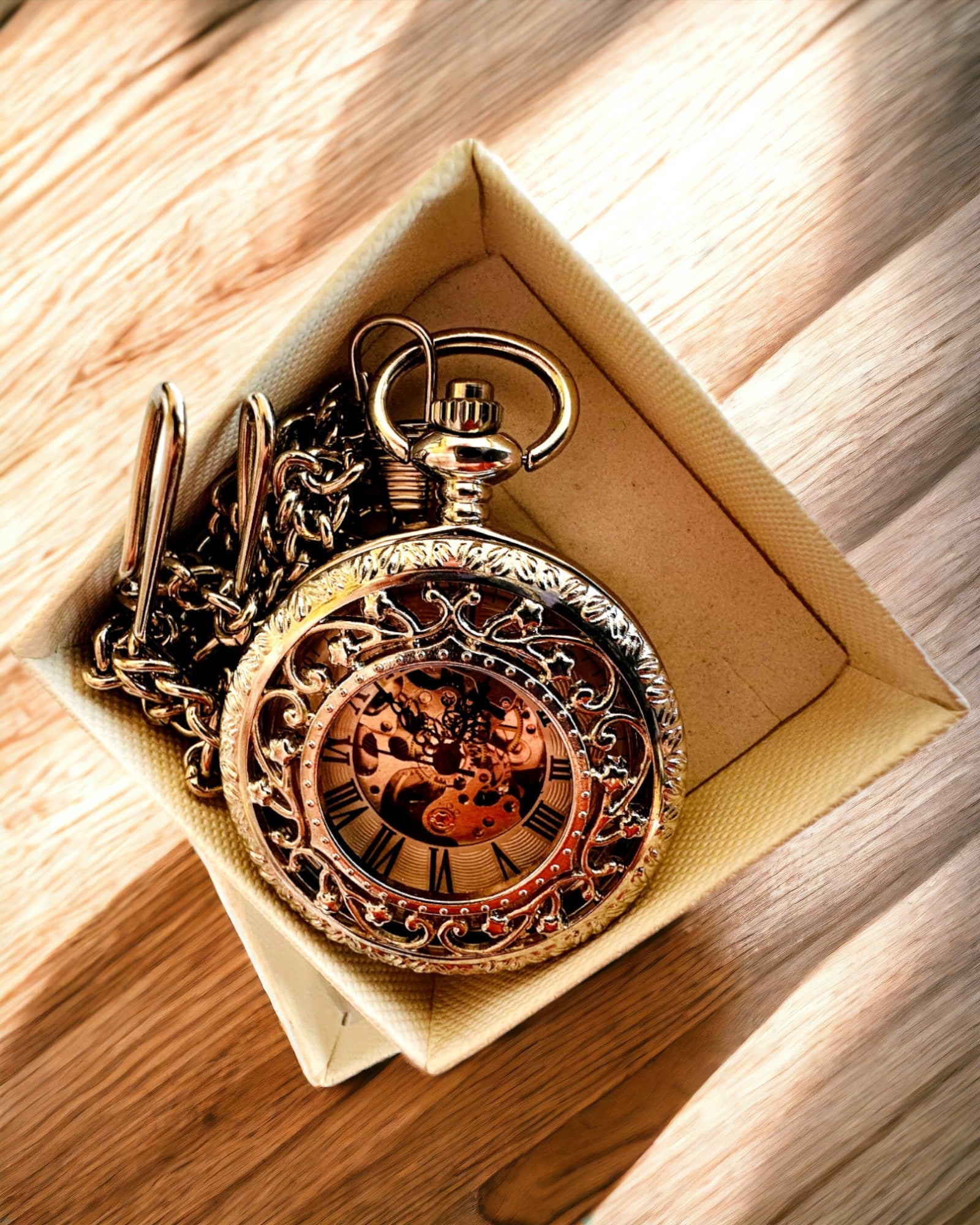 Reloj de bolsillo plateado "Vintage Elegance" con opción de personalización con grabado