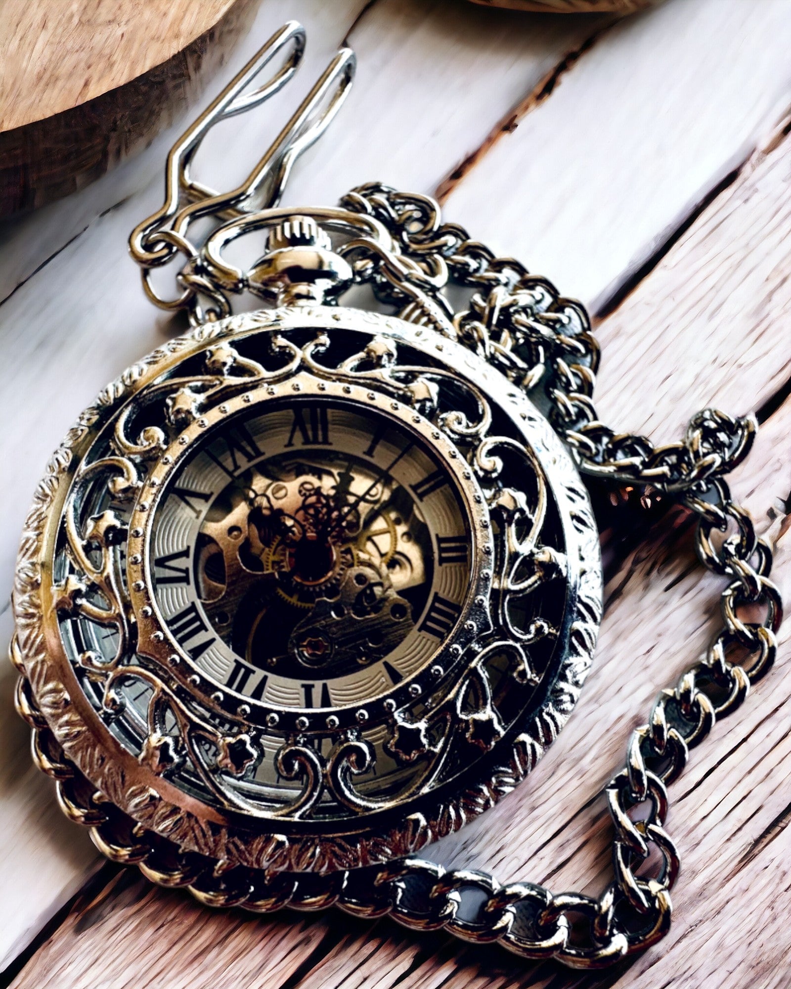 Reloj de bolsillo plateado "Vintage Elegance" con opción de personalización con grabado