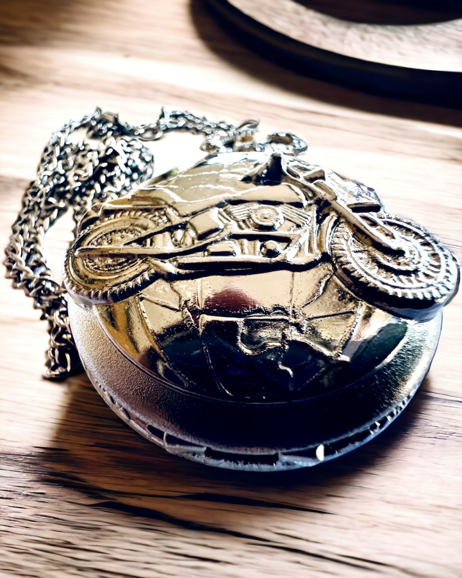 Elegante Reloj de Bolsillo Pasión Motociclista, posibilidad de personalización con grabado