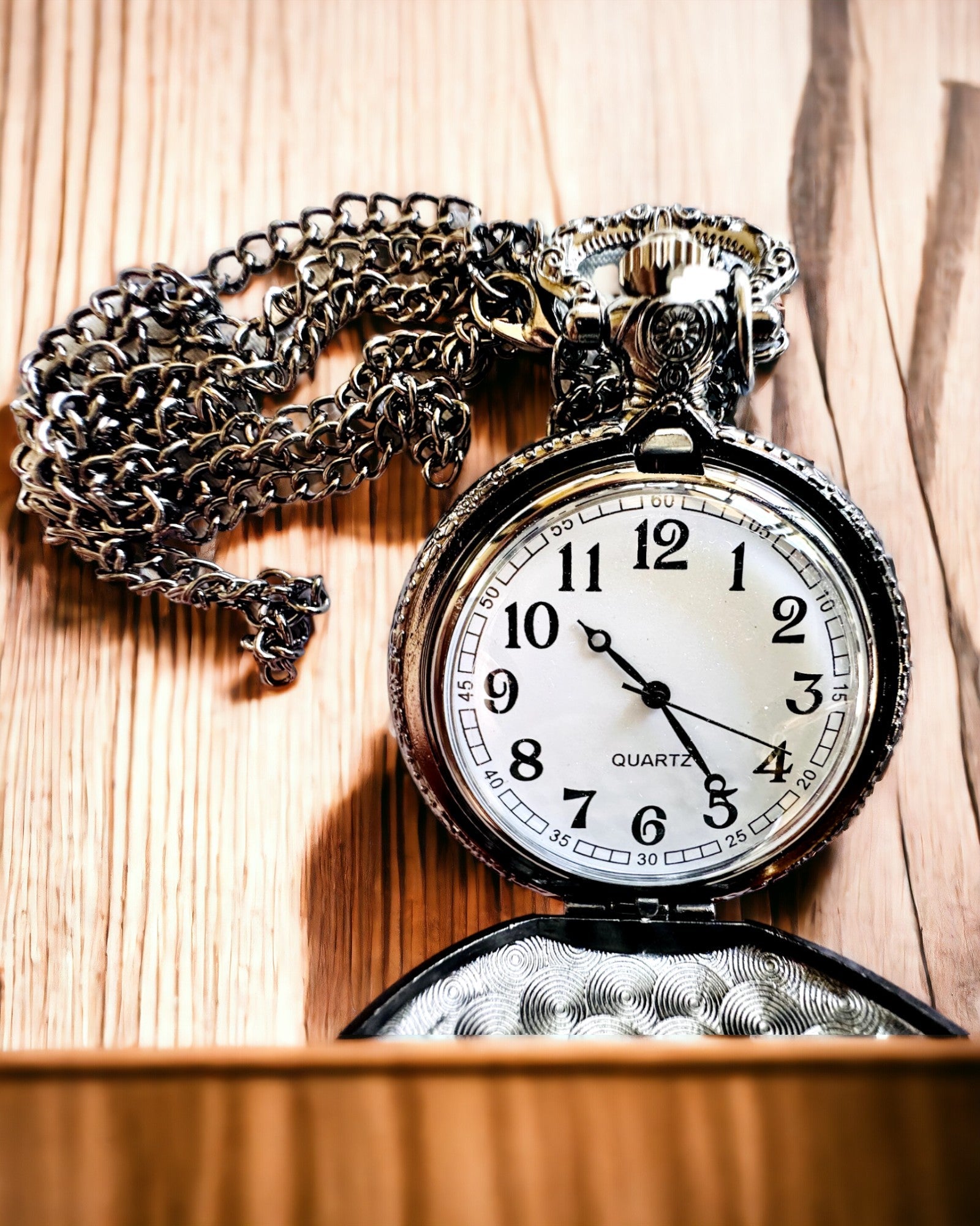 Elegante Reloj de Bolsillo Pasión Motociclista, posibilidad de personalización con grabado