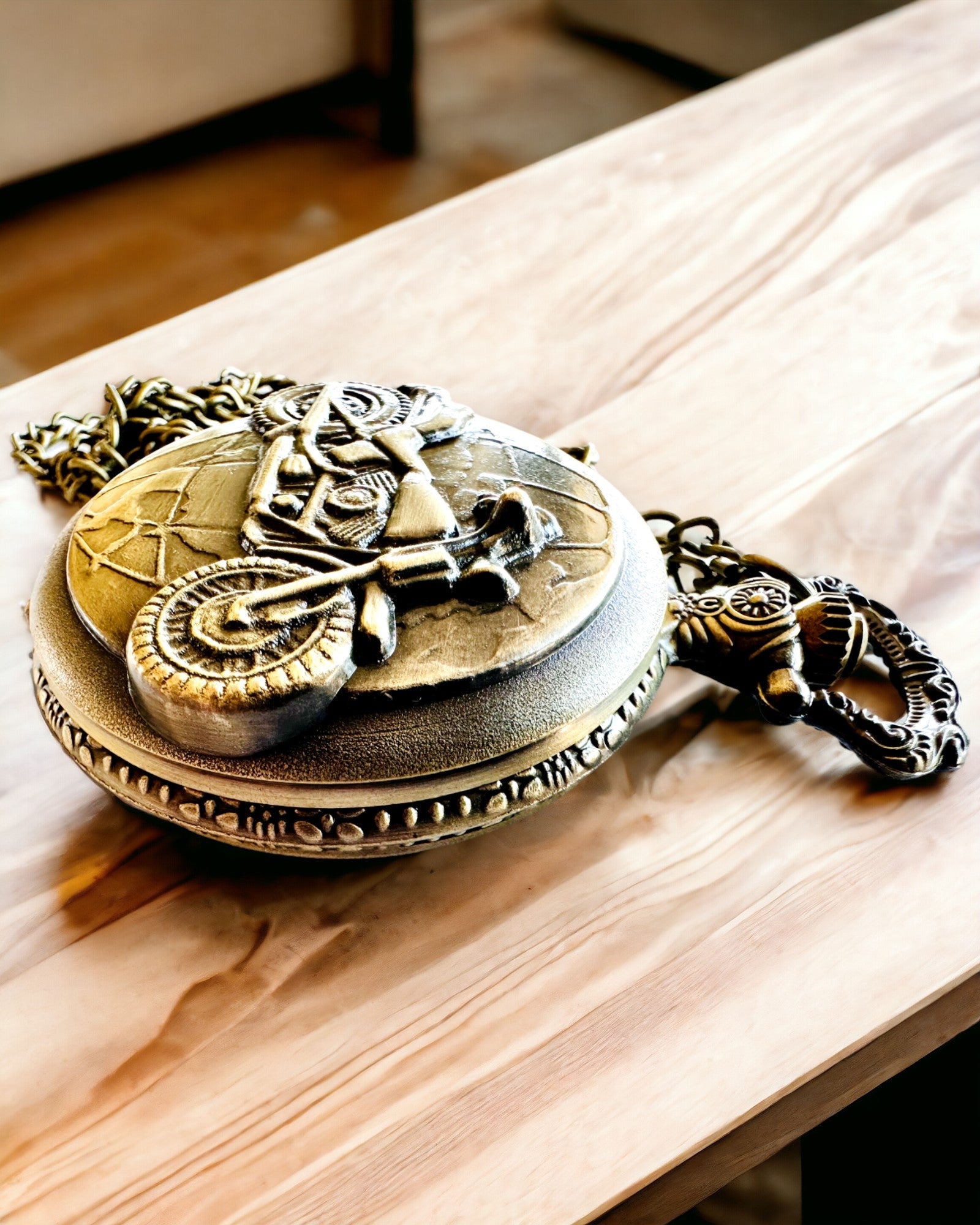 Reloj de Bolsillo "Motociclista Elegante" – Grabado