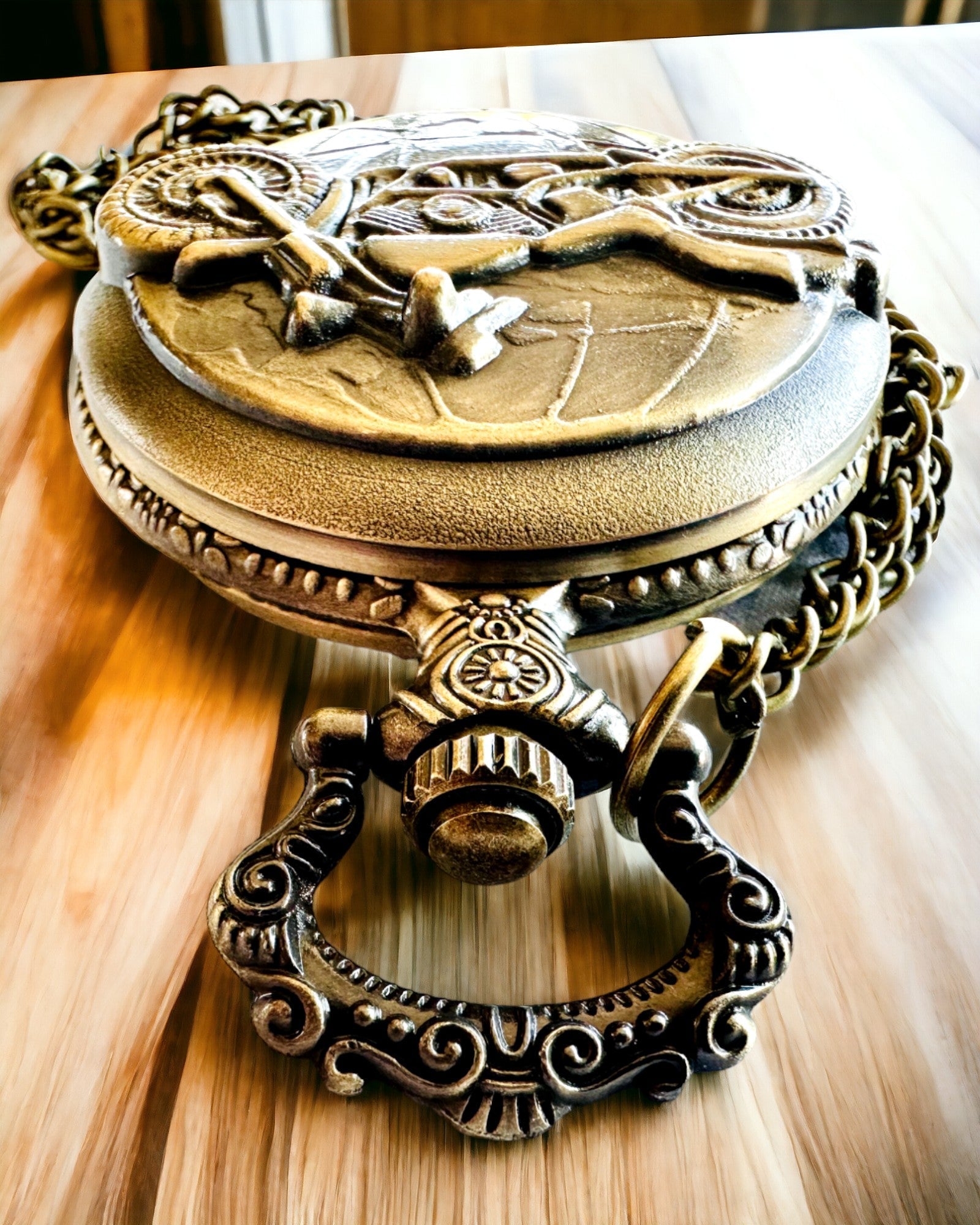 Reloj de Bolsillo "Motociclista Elegante" – Grabado