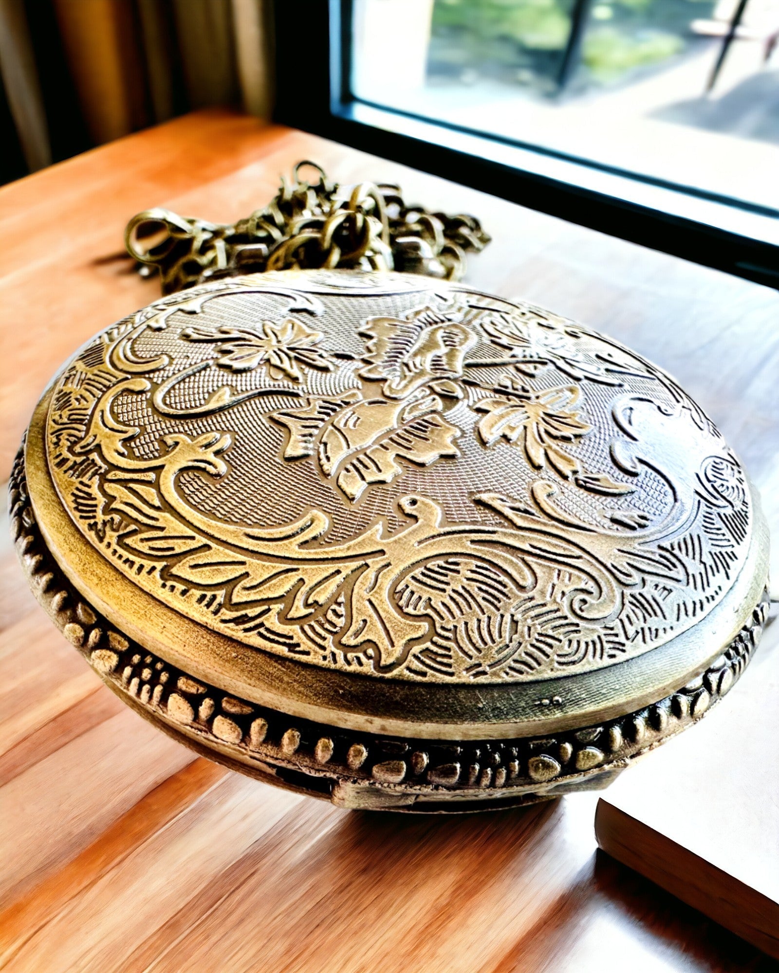 Reloj de Bolsillo "Motociclista Elegante" – Grabado