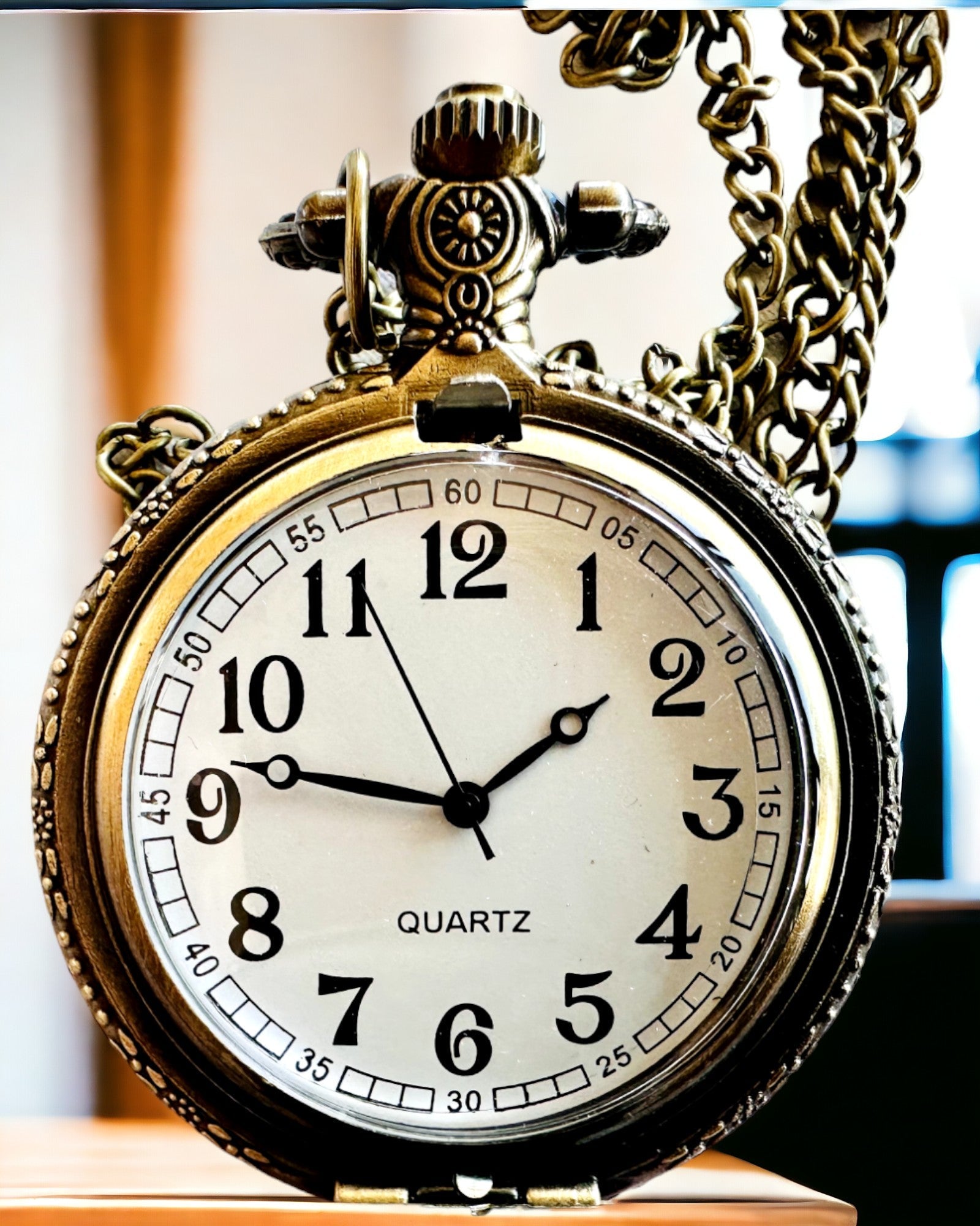 Reloj de Bolsillo "Motociclista Elegante" – Grabado