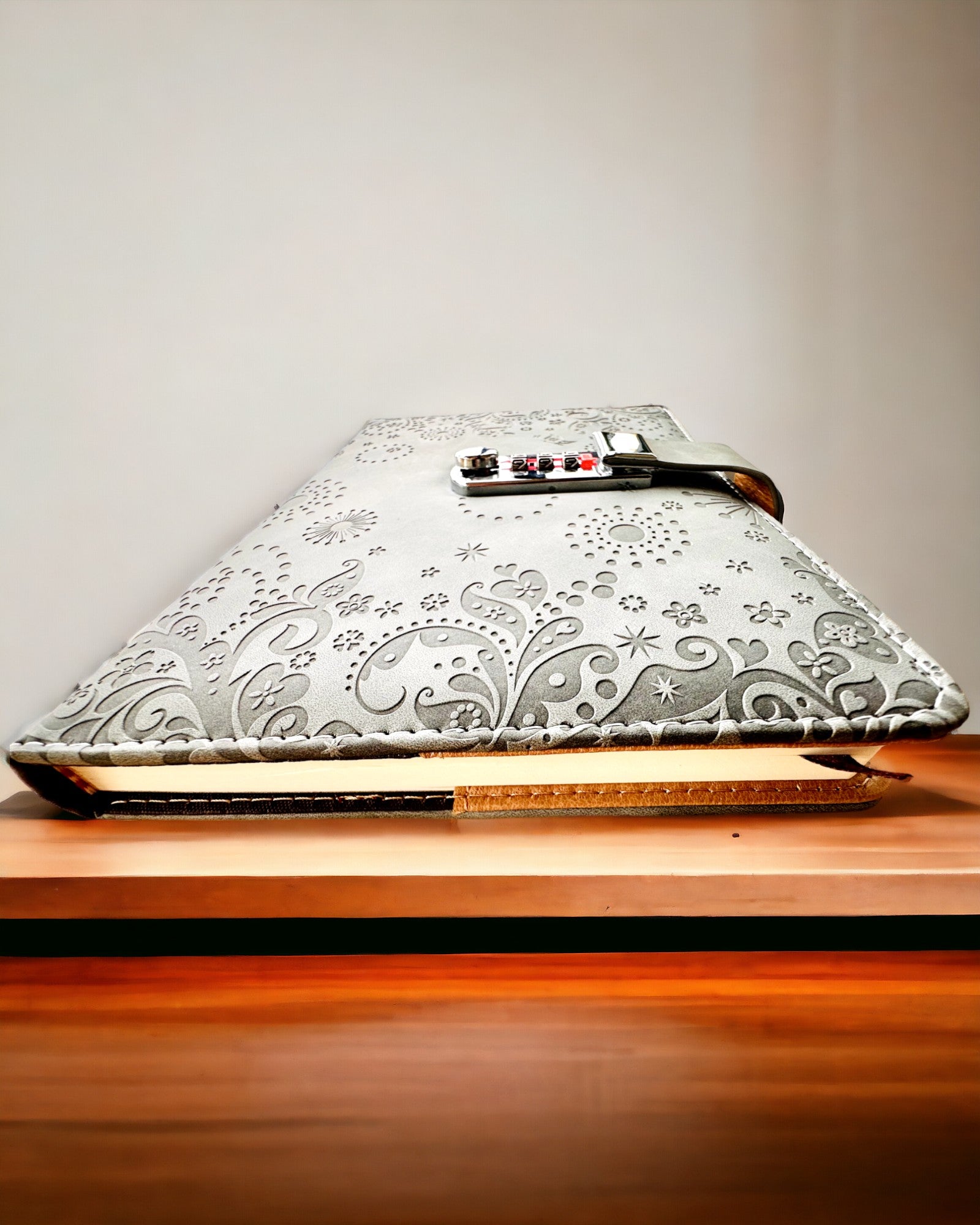 Cuaderno Exclusivo, cuero PU, A5 con Cerradura de Combinación - "Secret Journal", personalización con grabado