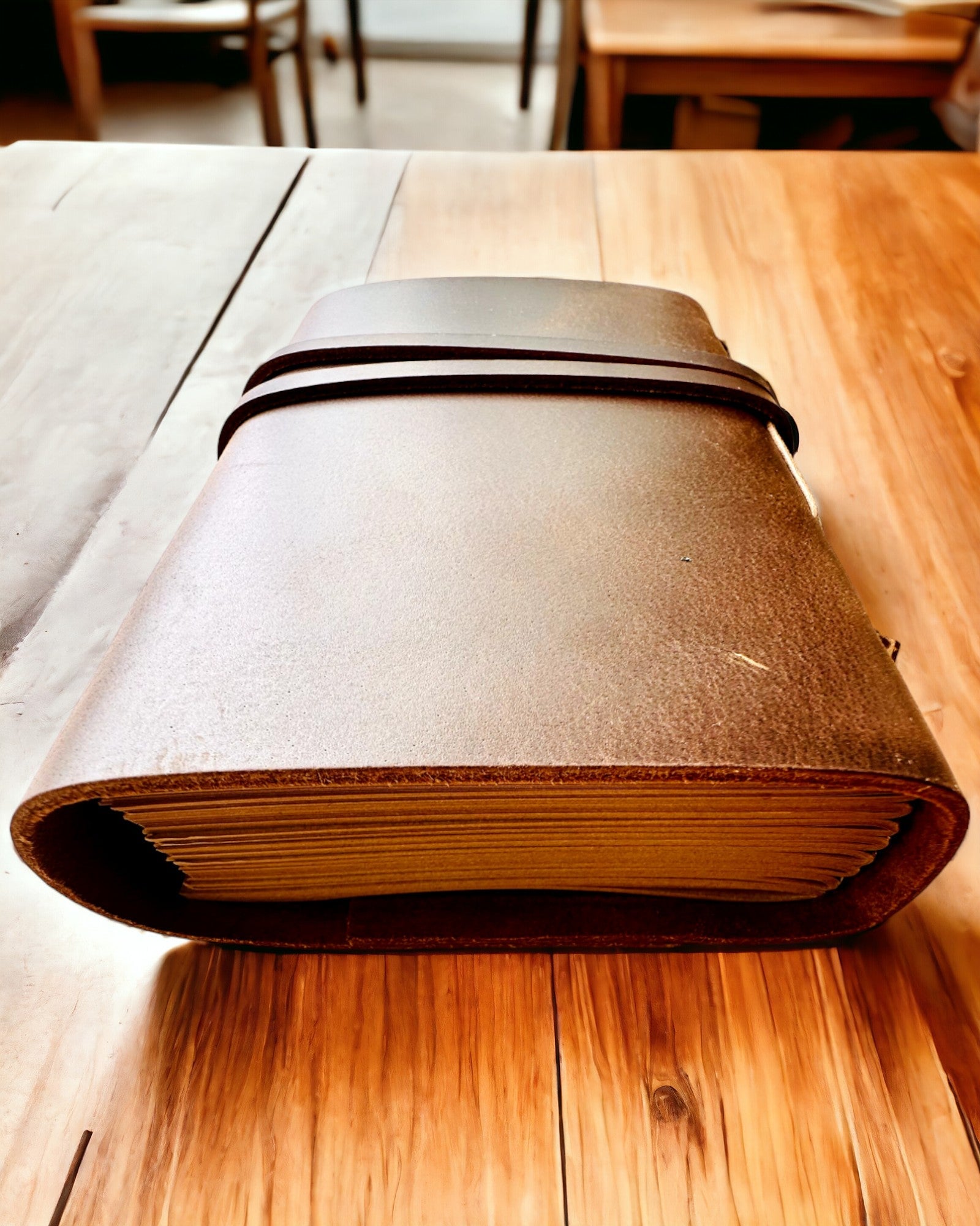 Notatnik Premium "RetroNotes" – Elegante cuaderno de Cuero Auténtico - 200 páginas, 120g, cuaderno, bloc de dibujo, color marrón, personalización con grabado