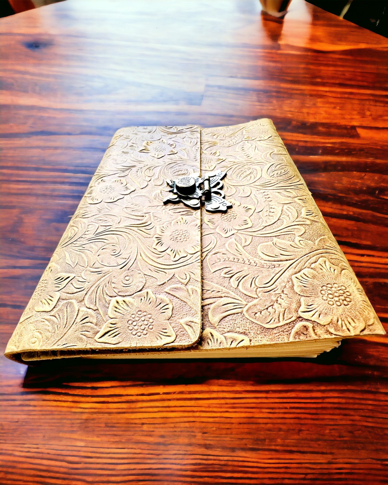 Cuaderno Retro de Lujo con Cubierta de Cuero - "Vintage Elegance", 480 páginas, posibilidad de personalización con grabado