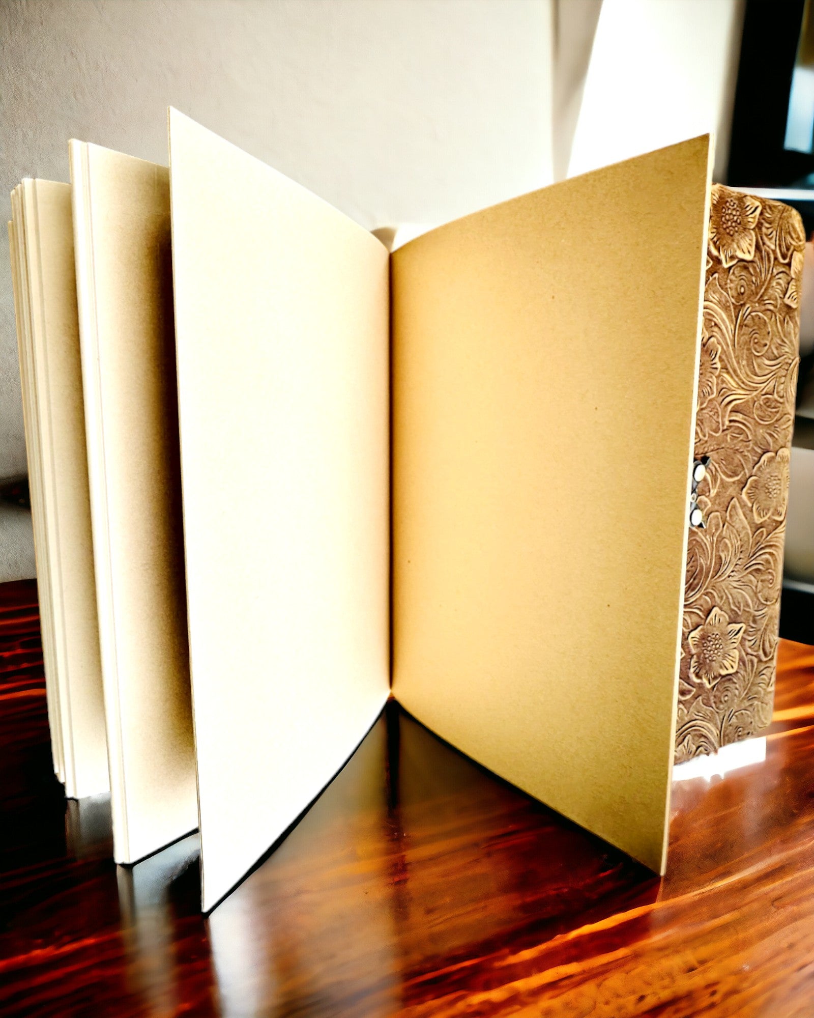 Cuaderno Retro de Lujo con Cubierta de Cuero - "Vintage Elegance", 480 páginas, posibilidad de personalización con grabado