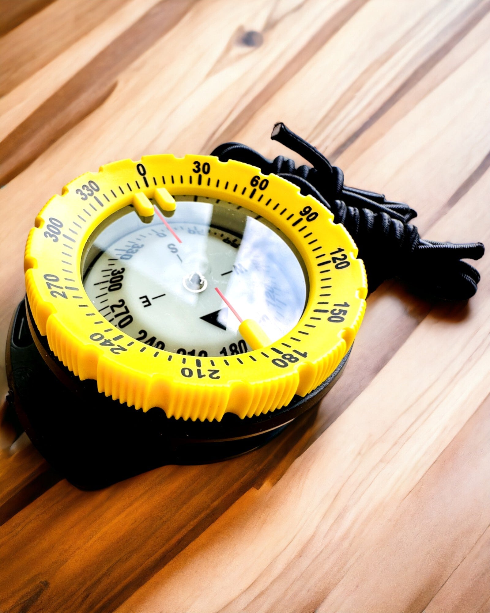 Compás de buceo AquaGuide - compás impermeable con función de luminiscencia y correa flexible, posibilidad de personalización