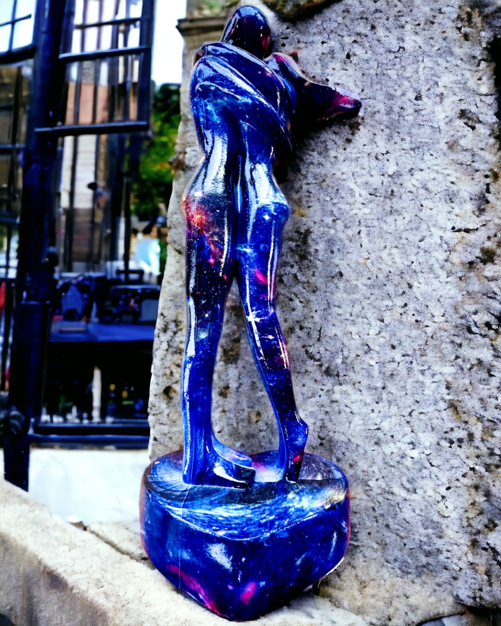 Abrazo Cósmico - Figura de Resina con Opción de Grabado