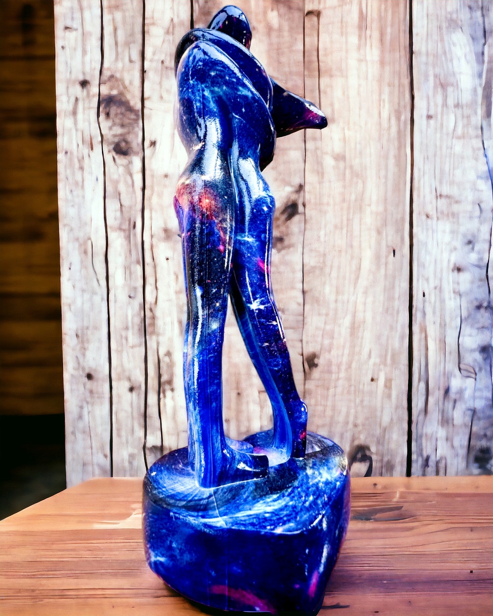 Abrazo Cósmico - Figura de Resina con Opción de Grabado