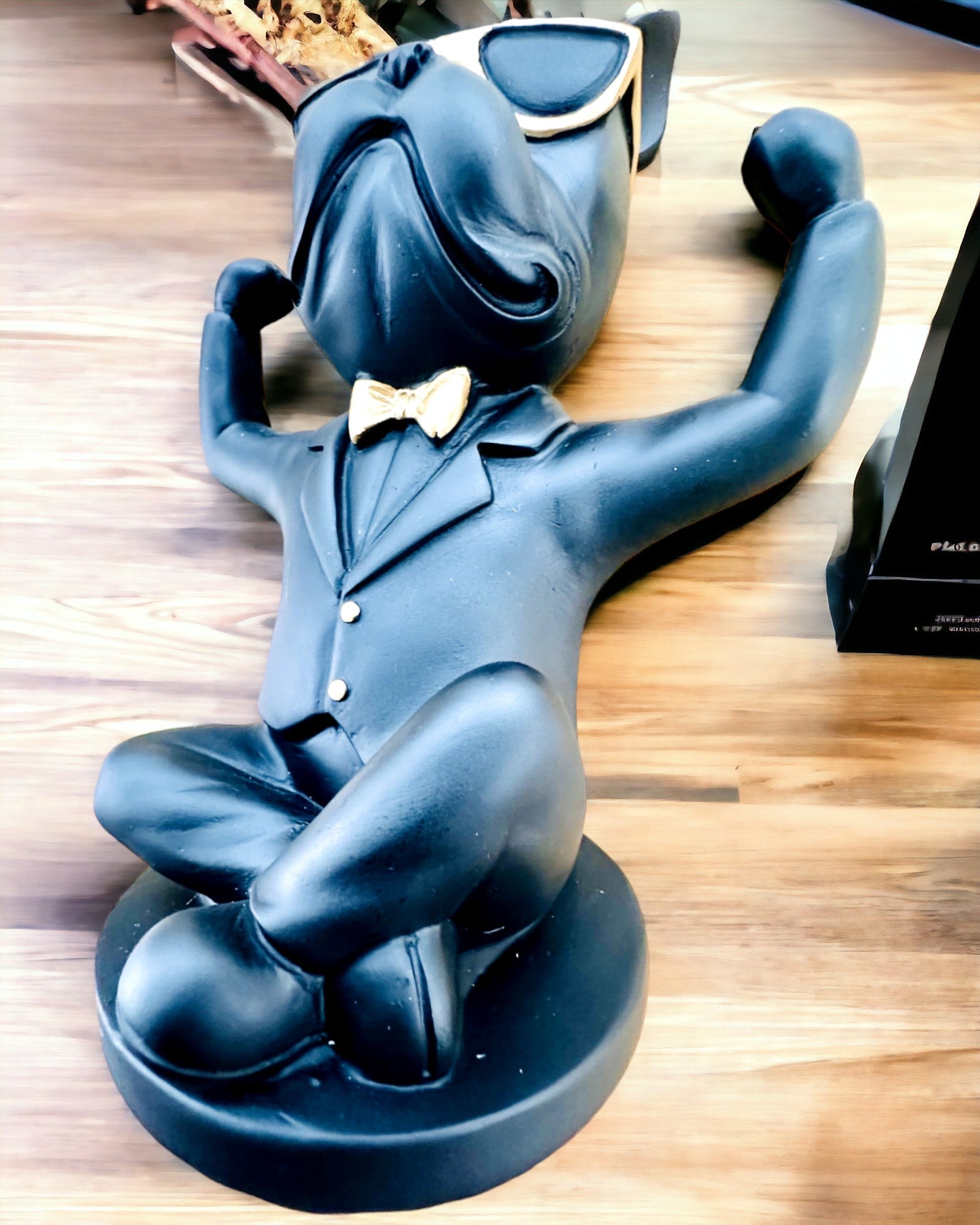 Figurilla Bulldog Elegance - Soporte exclusivo para copas, posibilidad de personalización con grabado