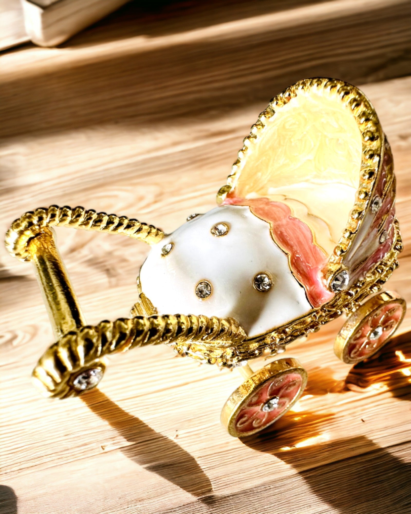 Pequeño Carrito de Cuento para joyas, tesoros - Elegancia Real, personalización con grabado