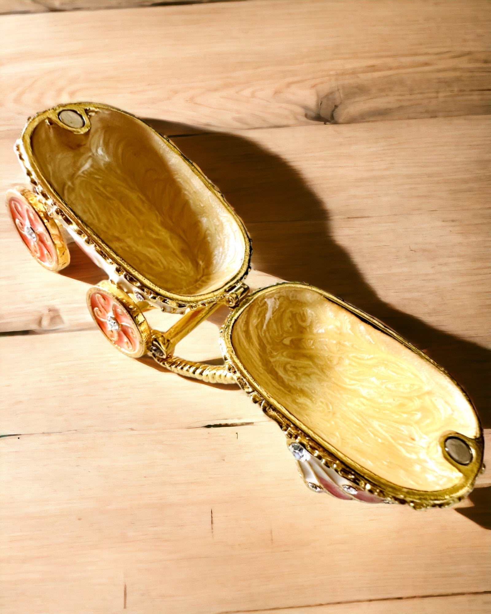 Pequeño Carrito de Cuento para joyas, tesoros - Elegancia Real, personalización con grabado