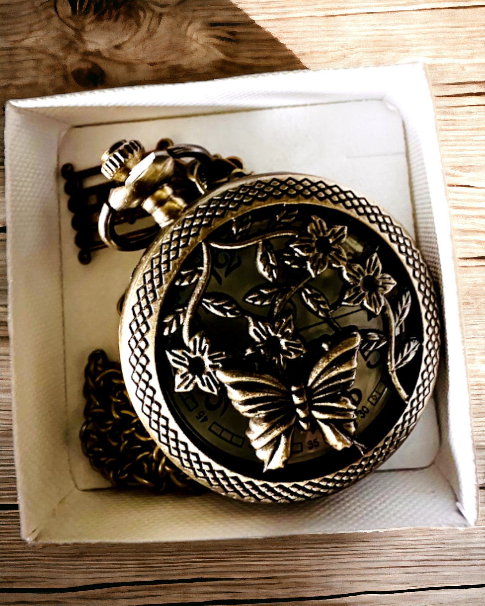 Reloj de Bolsillo "Elegancia de Mariposa" con opción de personalización con grabado