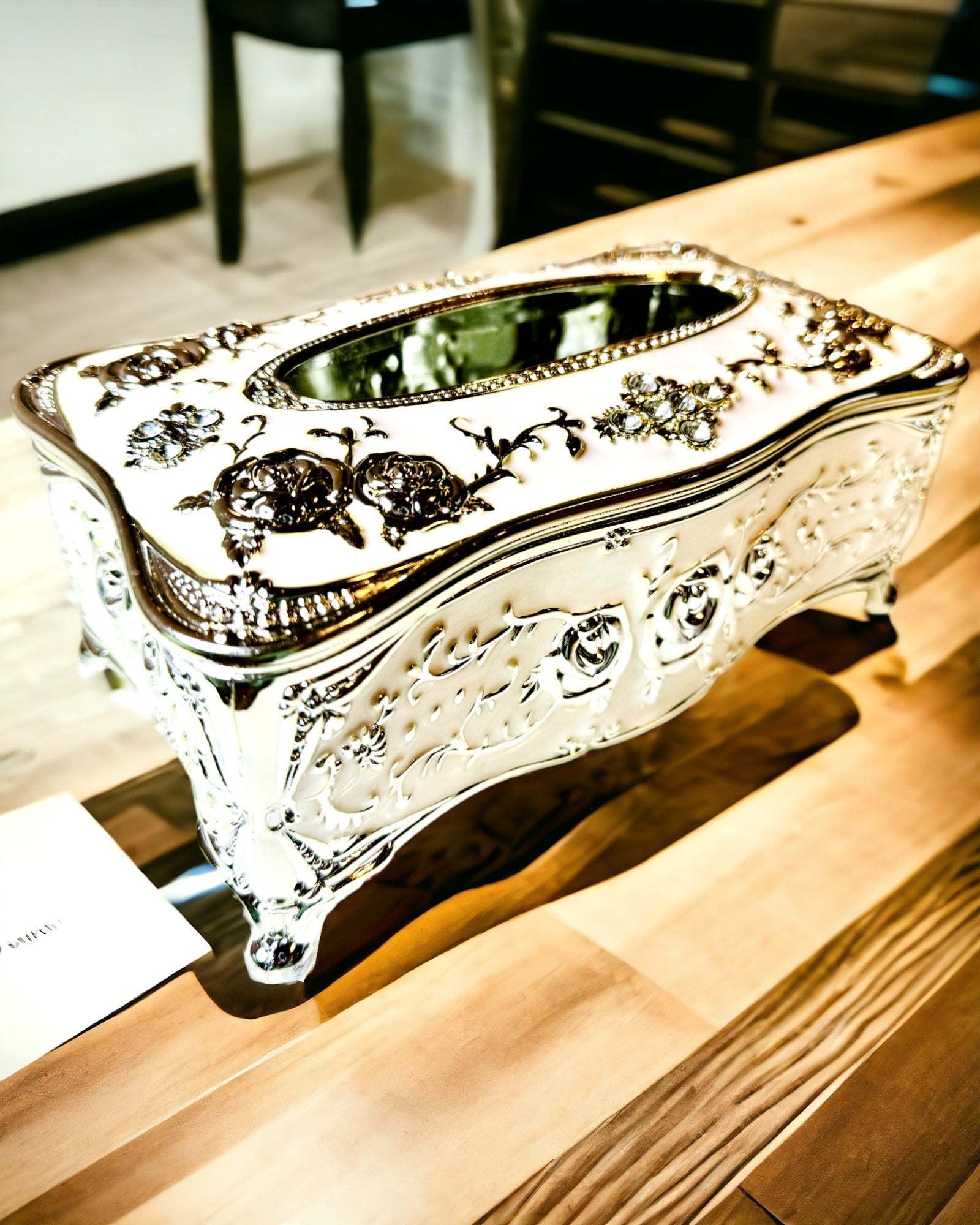 Caja de Pañuelos con Relieve de Patrón de Rosa - Elegante Complemento para Interiores, blanco