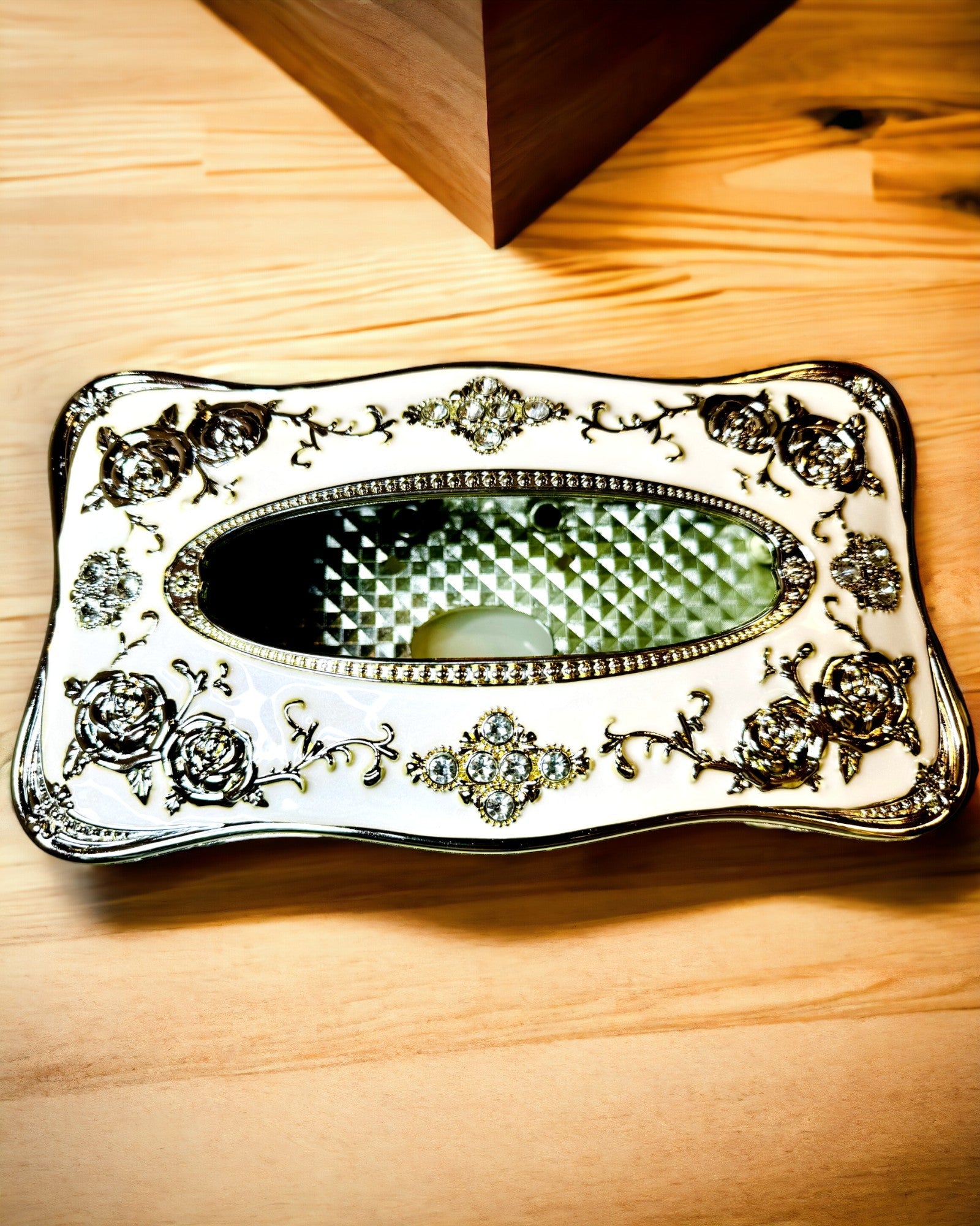 Caja de Pañuelos con Relieve de Patrón de Rosa - Elegante Complemento para Interiores, blanco