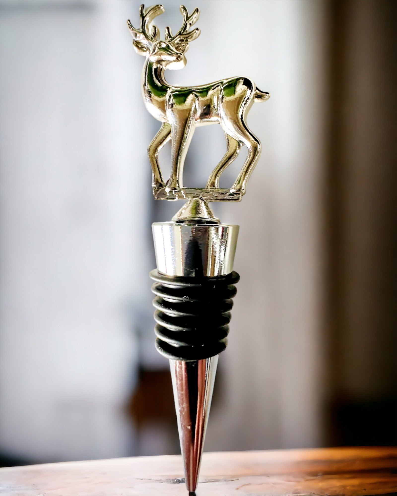 Exclusivo Tapón de Vino Metálico con Ciervo - Elegante y Funcional, posibilidad de personalización con grabado