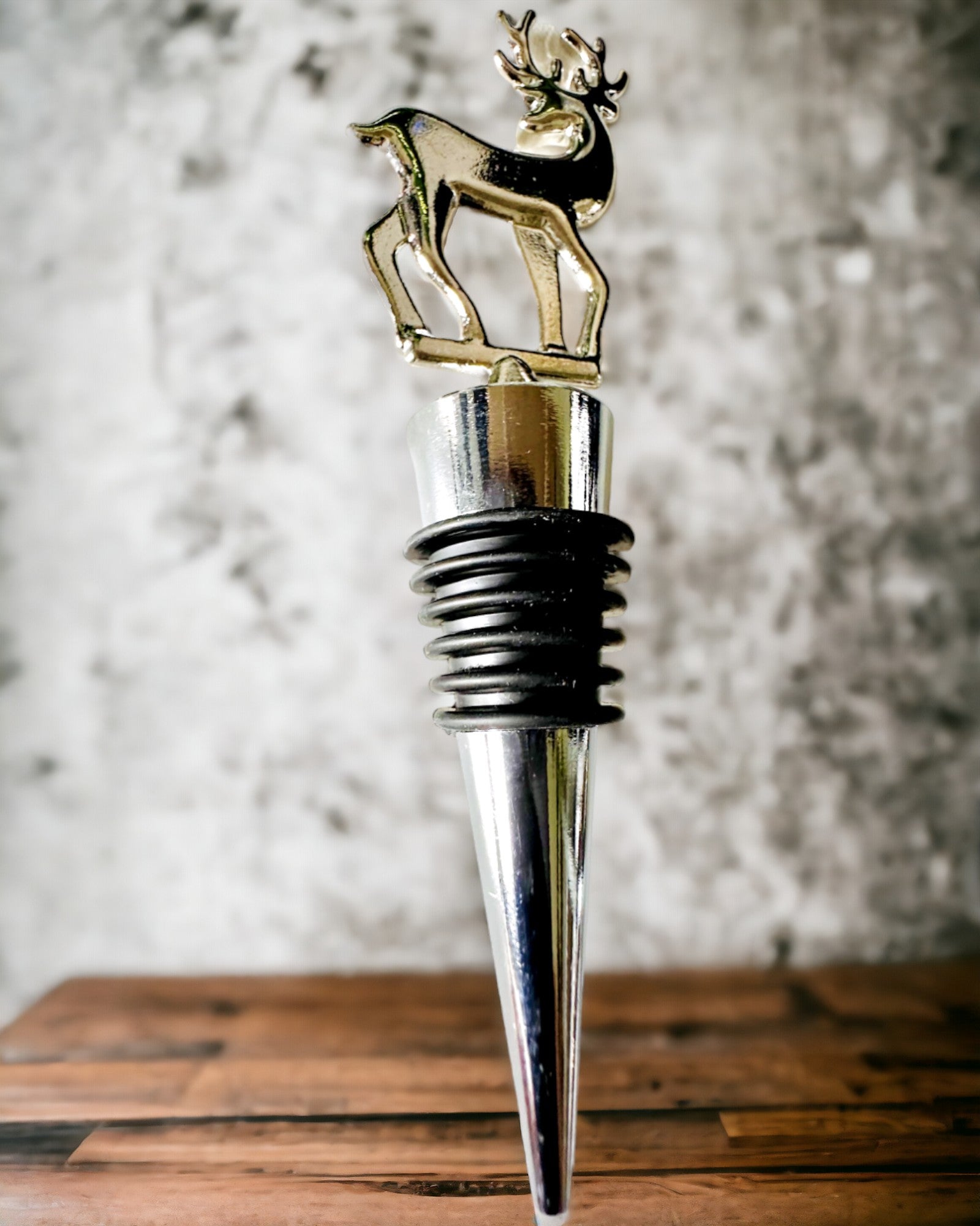 Exclusivo Tapón de Vino Metálico con Ciervo - Elegante y Funcional, posibilidad de personalización con grabado