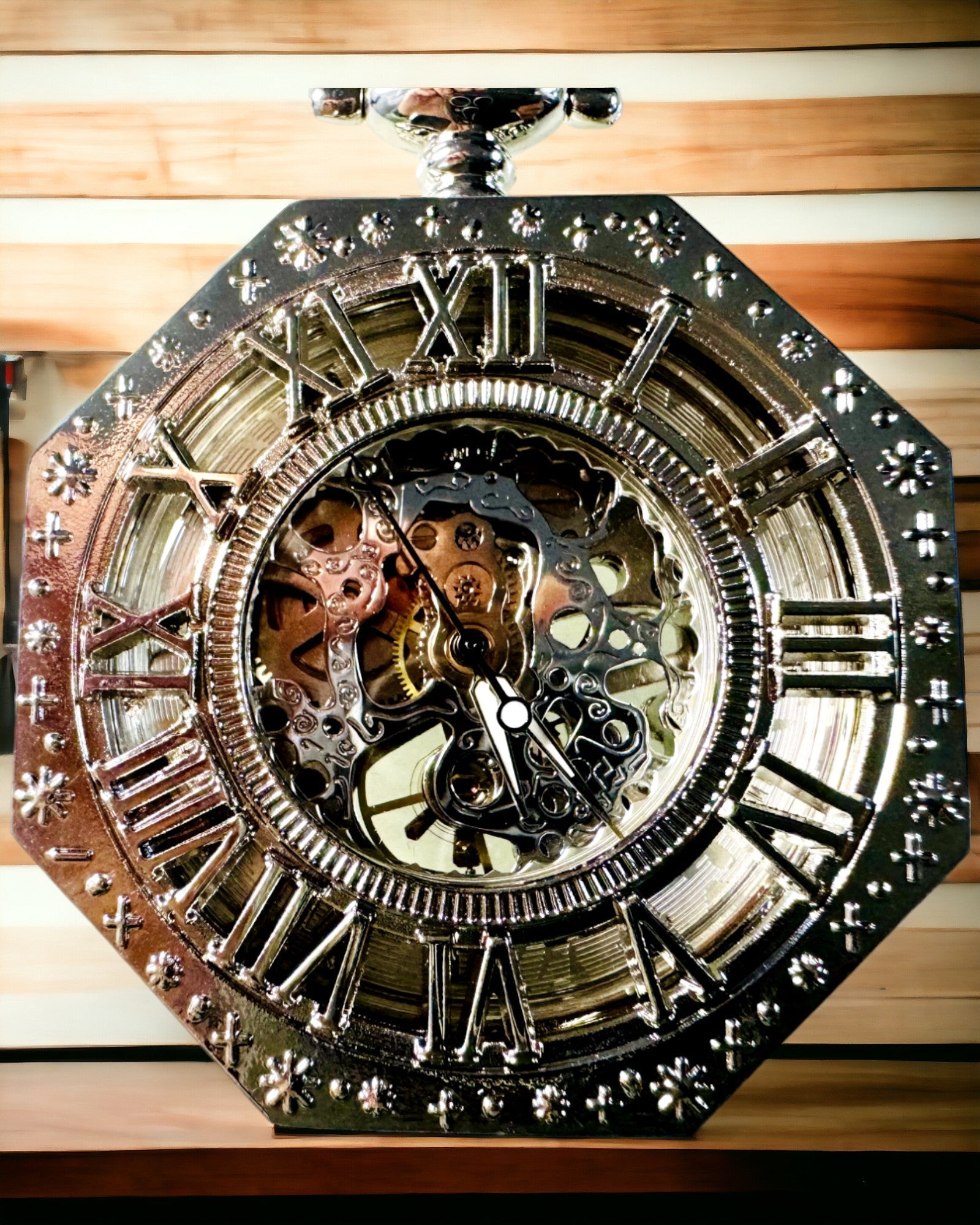 Reloj de Bolsillo Mecánico Octogonal Clásico en Color Plateado con Esfera Calada en Estilo Steampunk