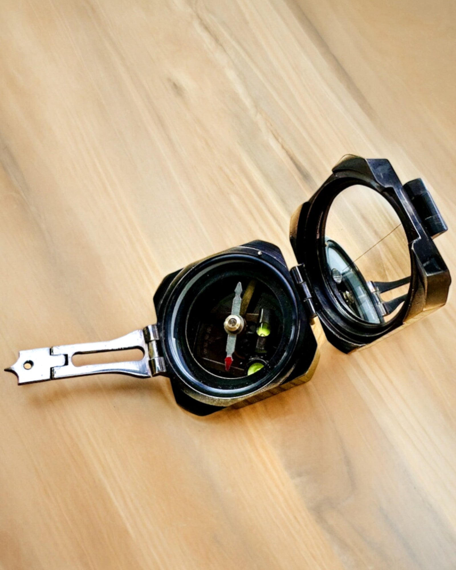 Sólido, compás premium Capitán "Navigator" - con opción de personalización con grabado